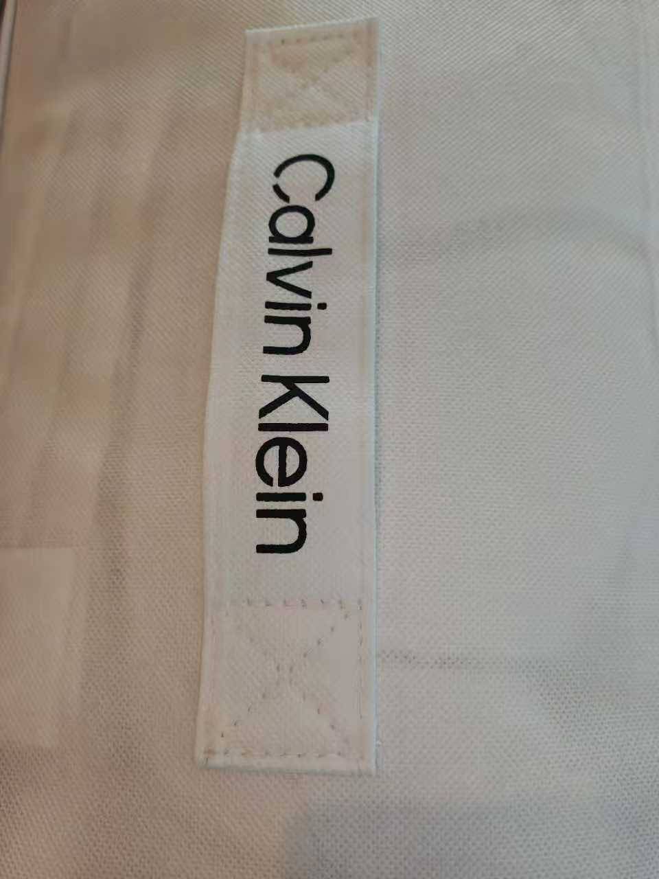 Calvin Klein Queen Size Down Alternative Comforter - Brand New - photo 3