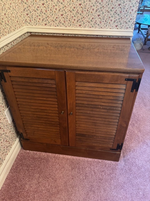Vintage Record Cabinet / Stereo Cabinet – Vinyl Storage