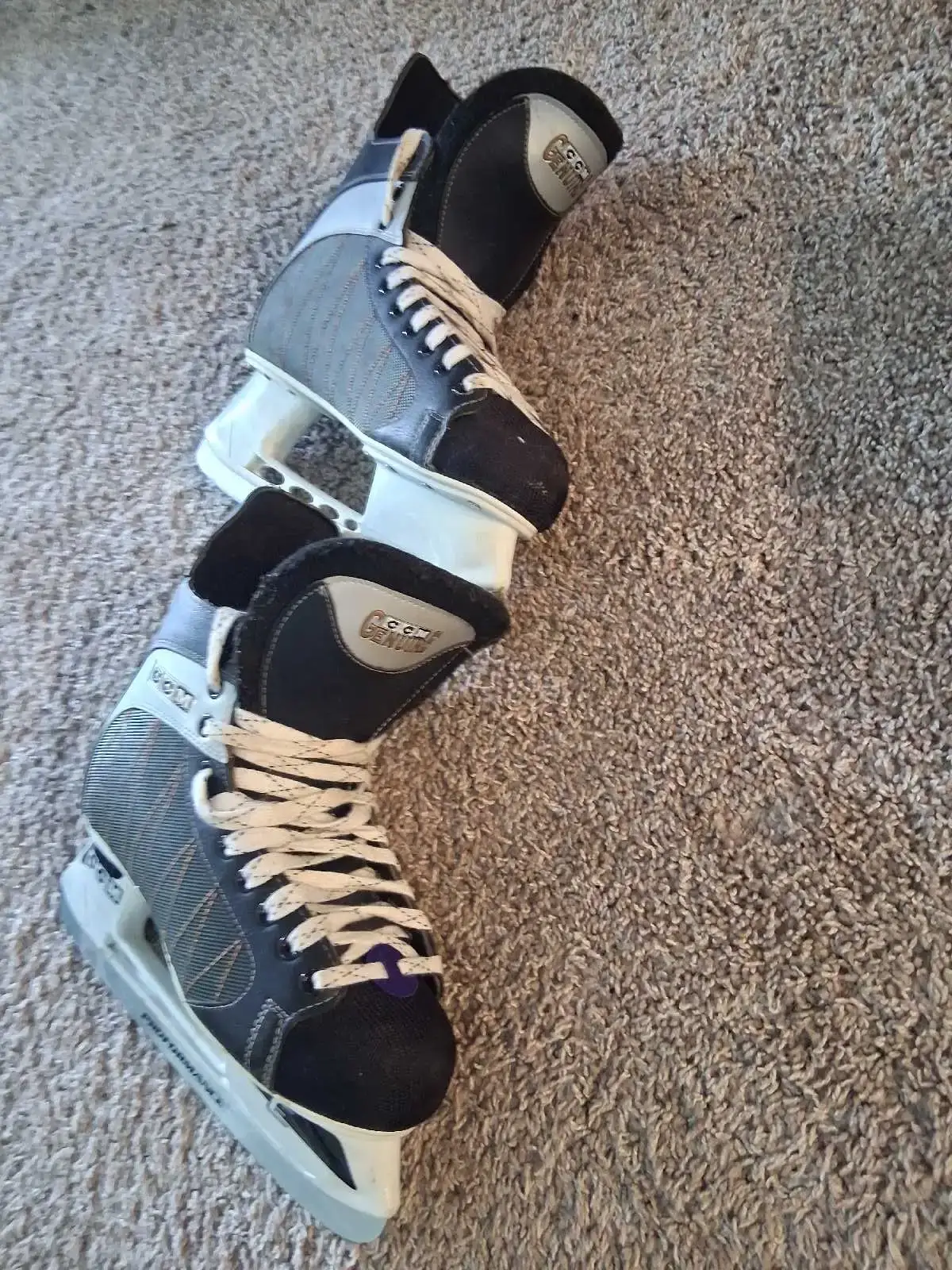 CCM Skates size 11 - photo 2