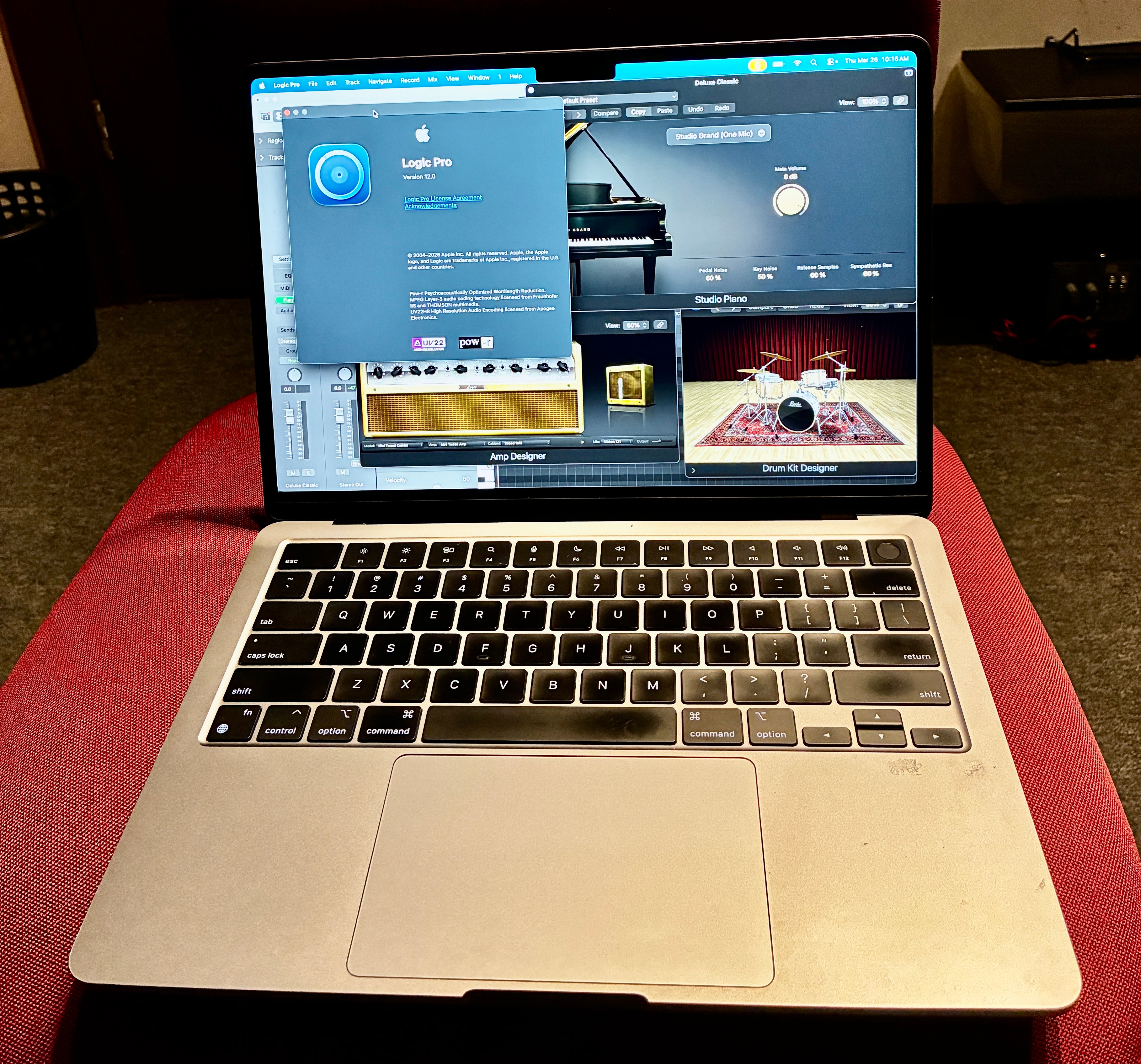 Apple MacBook Air 13" M2 Processor PRISTINE - photo 2