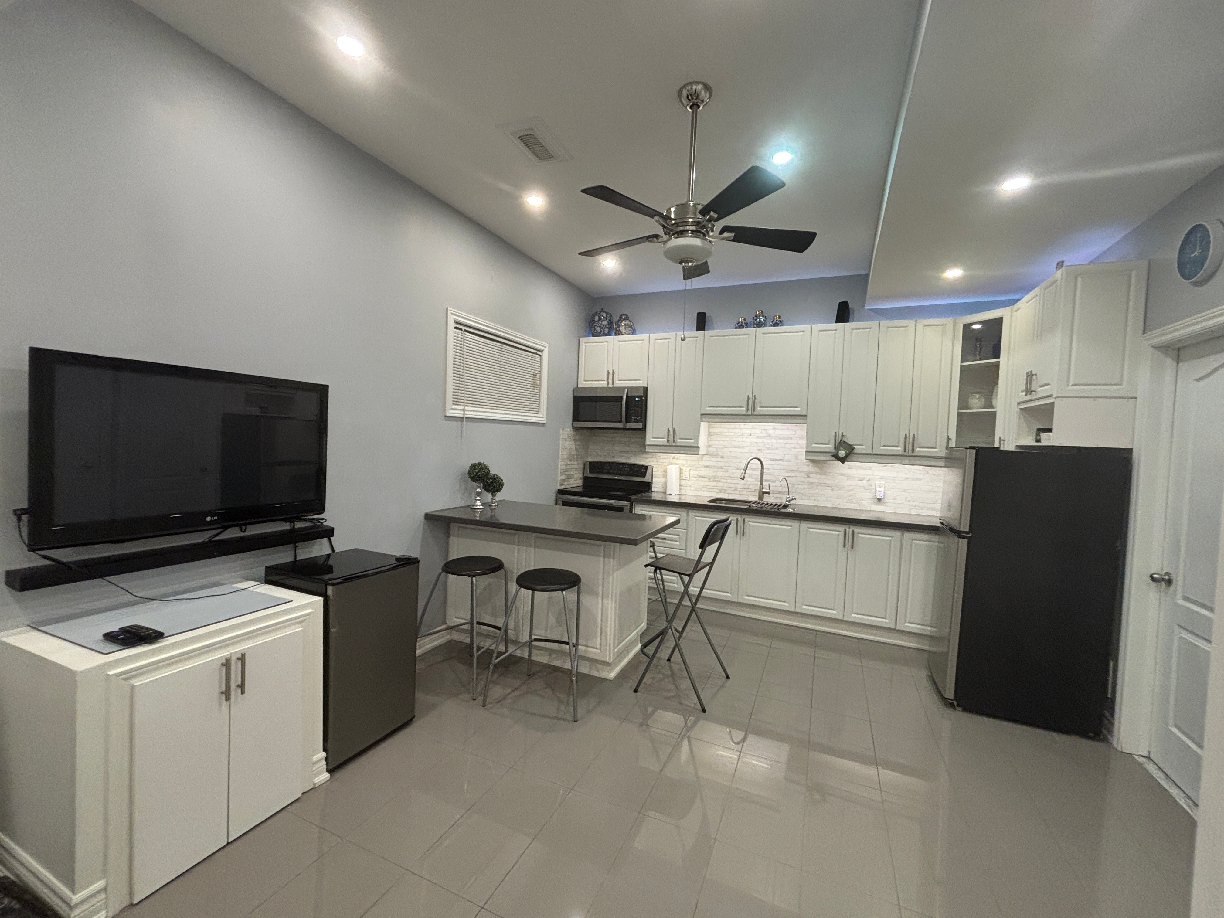 Legal 2 bedroom Basement for rent - photo 4