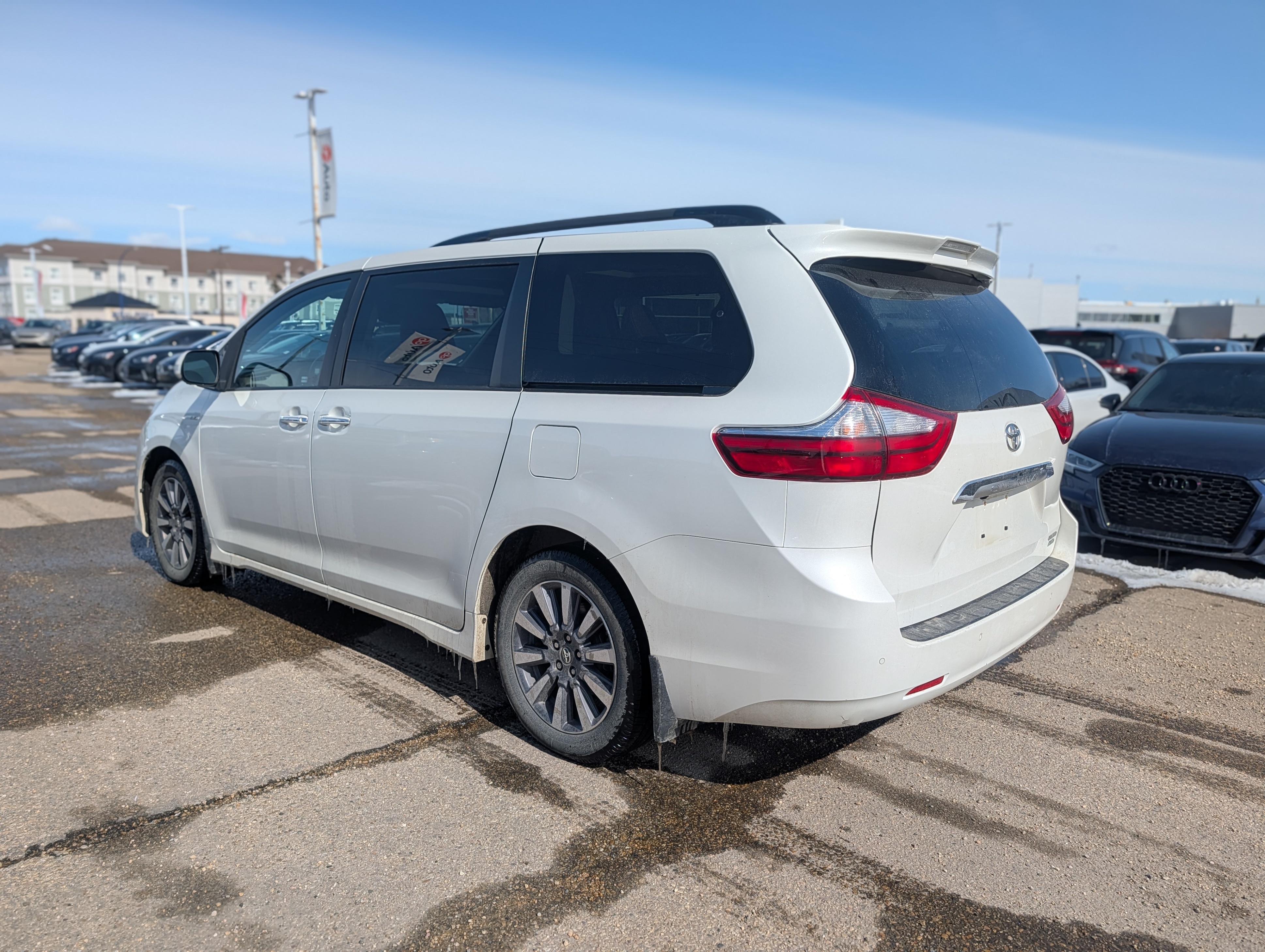2018 Toyota Sienna XLE AWD - photo 5