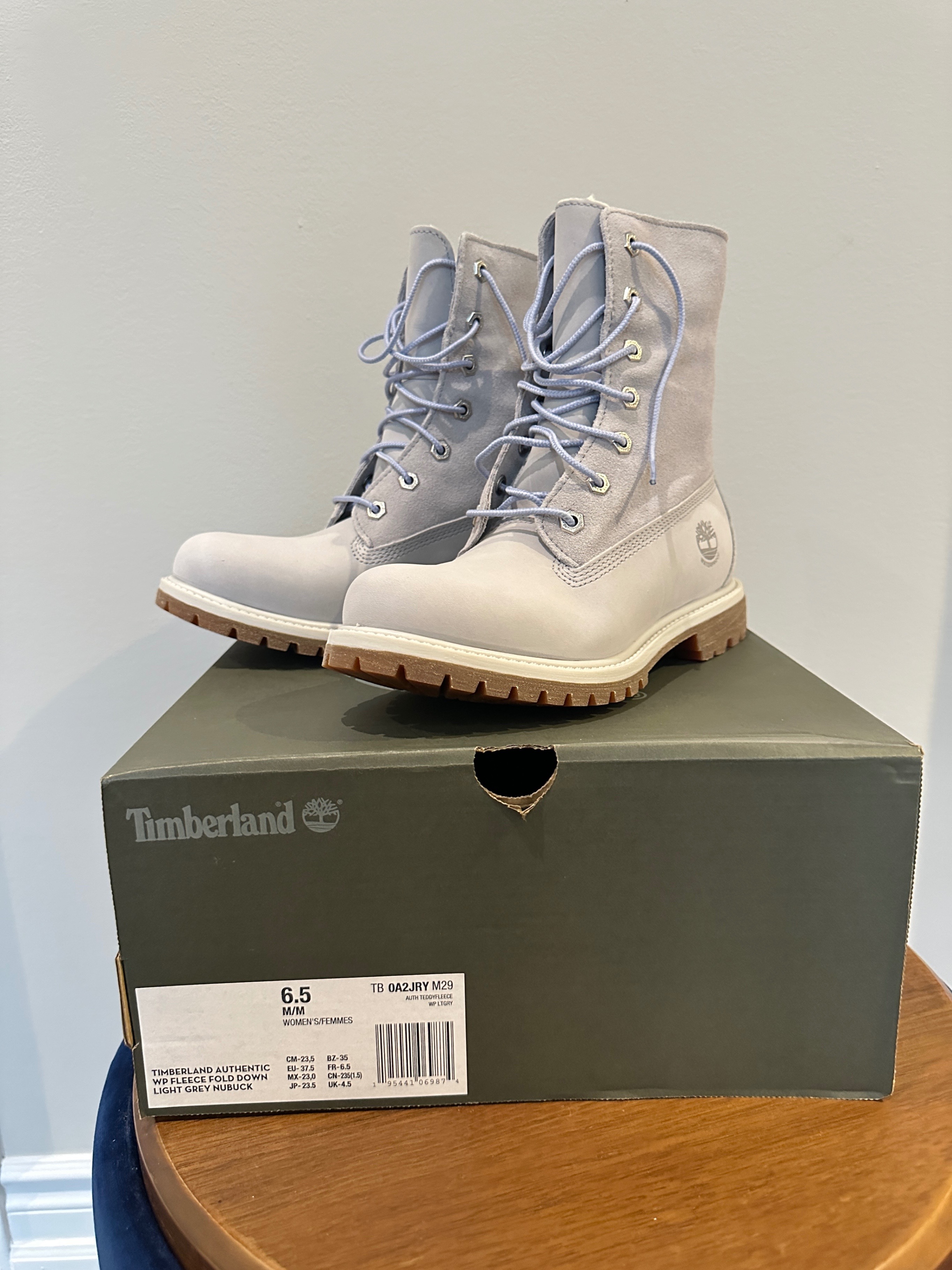 Women’s 6.5 Timberland Fold Down Boots - New