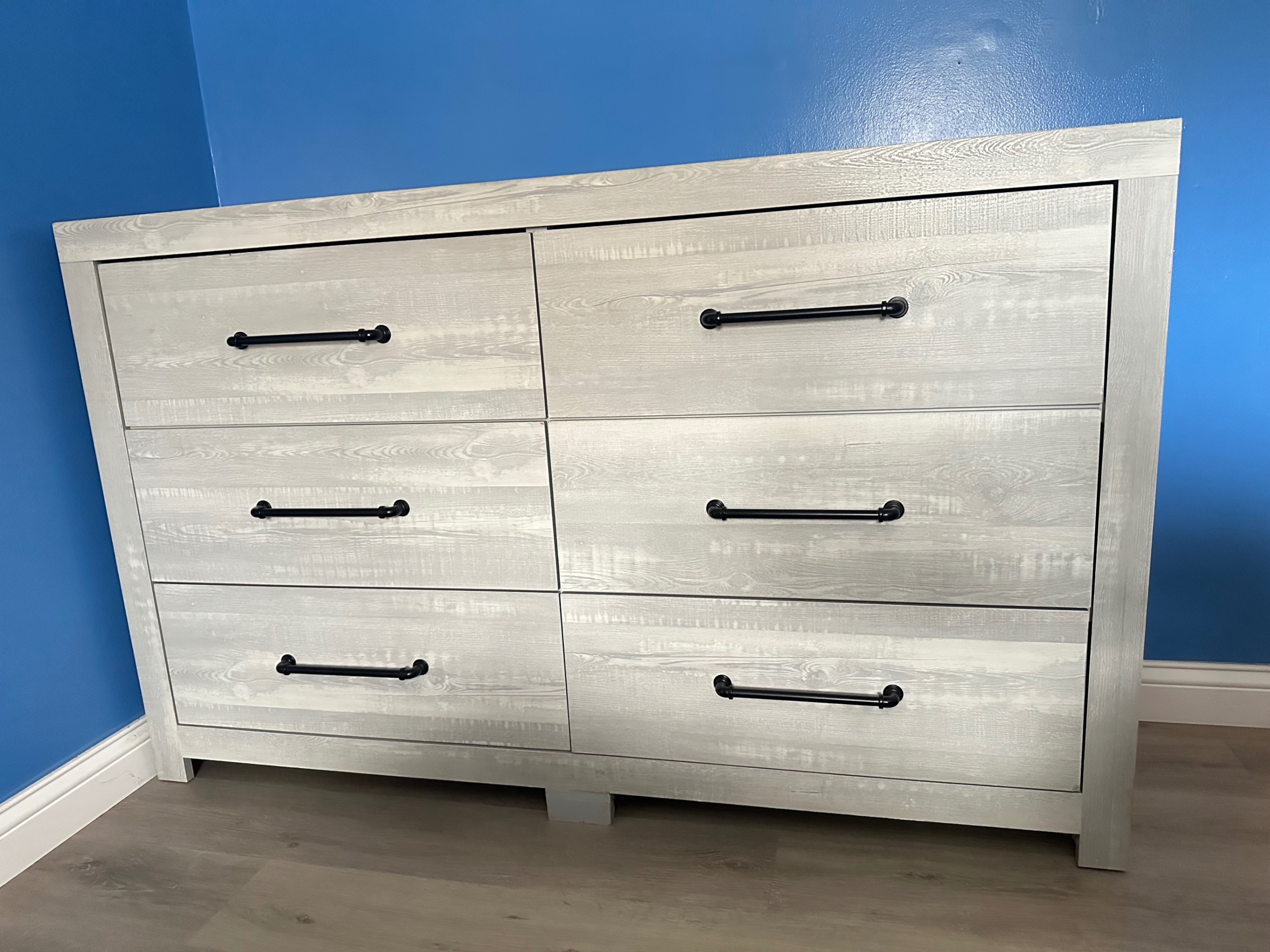6-Drawer Dresser - Whitewashed Wood