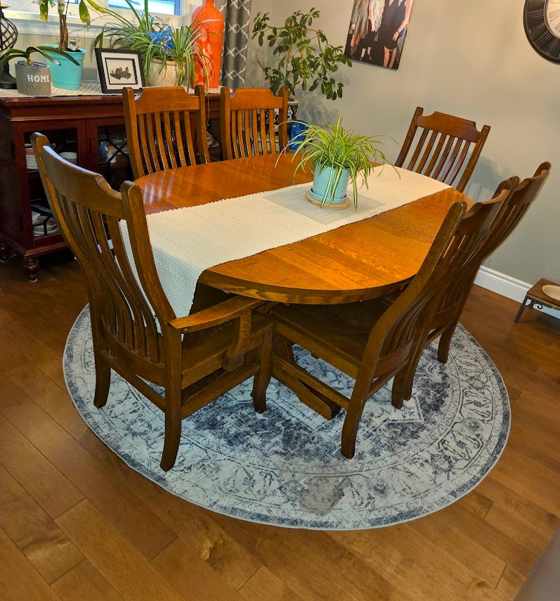 EXTREMELY SOLID, OAK DINING SET WITH 4 LEAVES & 6 CHAIRS! - photo 2