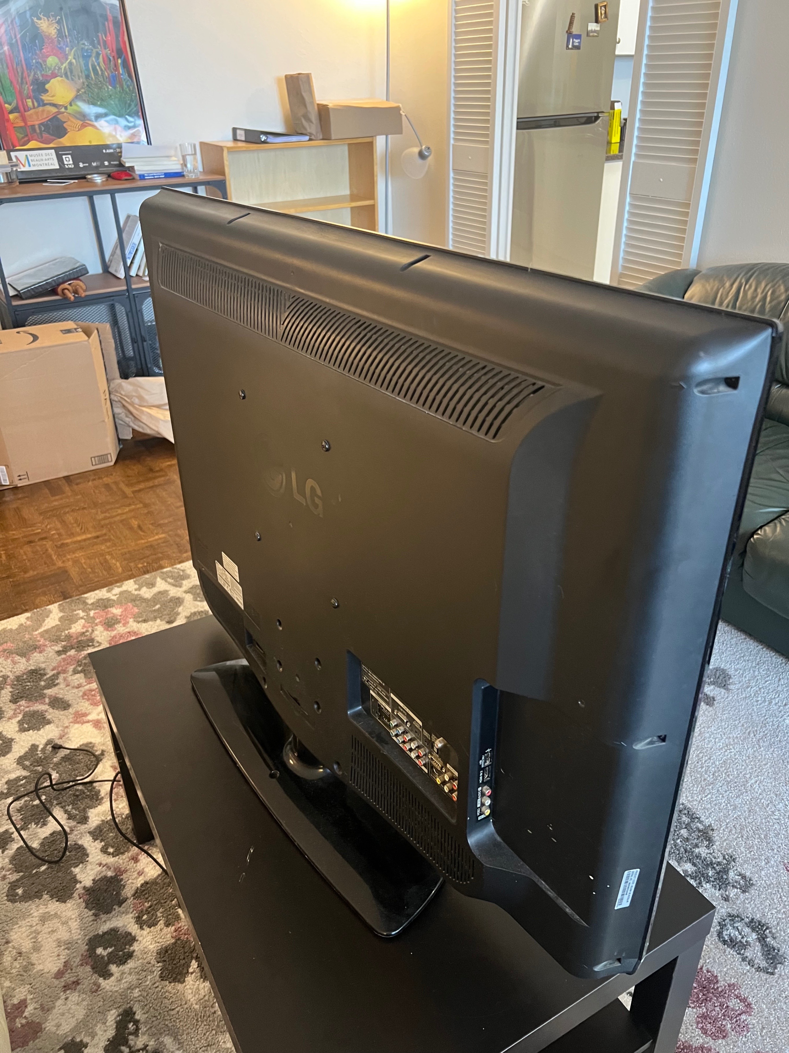 LG 42" TV - photo 5