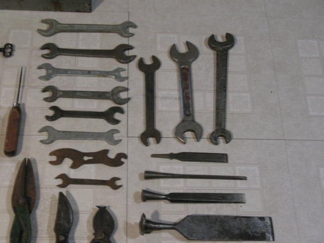 44 Piece Vintage Hand Tools, plus Metal Toolbox - photo 5