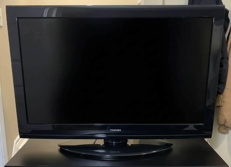 40'' Toshiba TV + Remote (Excellent used condition)