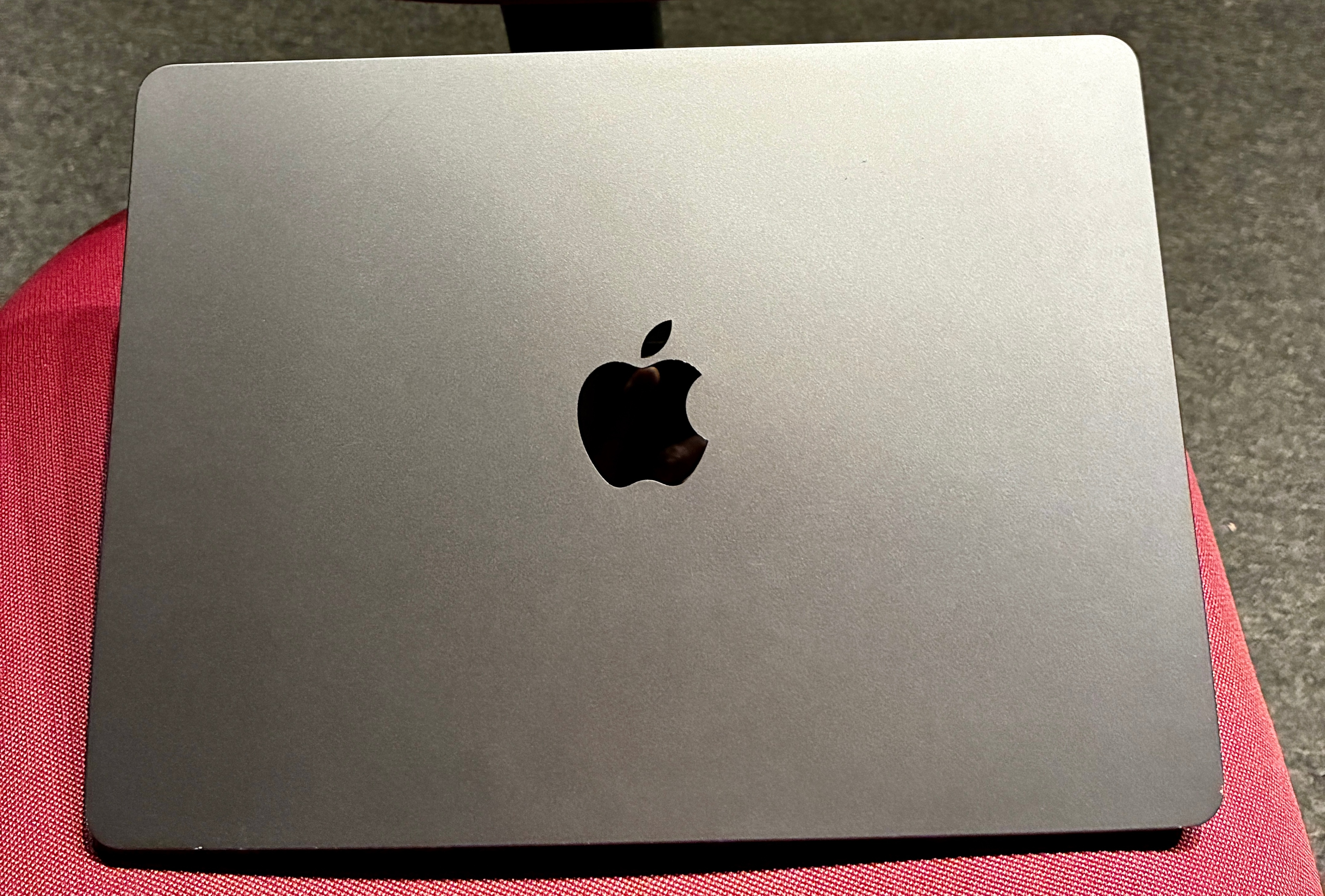 Apple MacBook Air 13" M2 Processor PRISTINE - photo 3