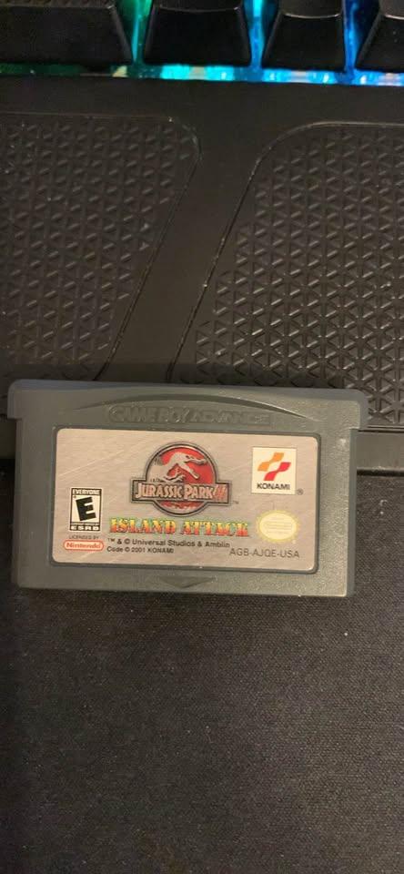 Jurassic Park Island Attack Game Boy Advance