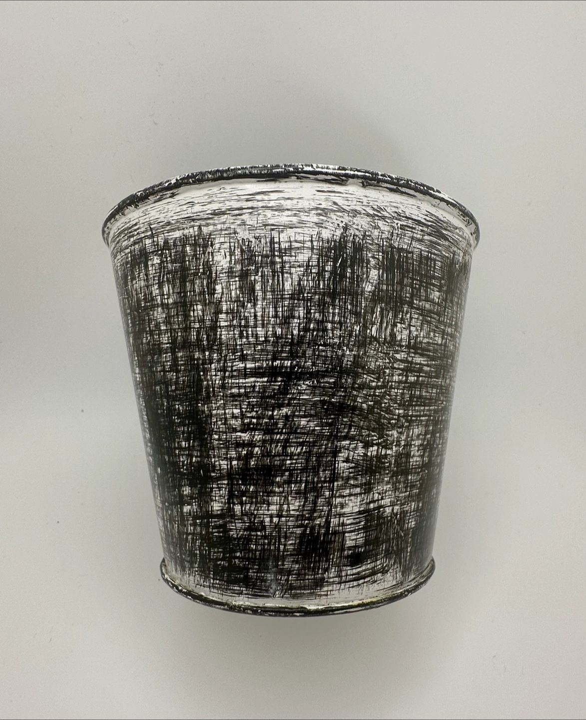 🥕 4" Cute B&W brushed Metal Cover Pot w/ a nursery pot - photo 3