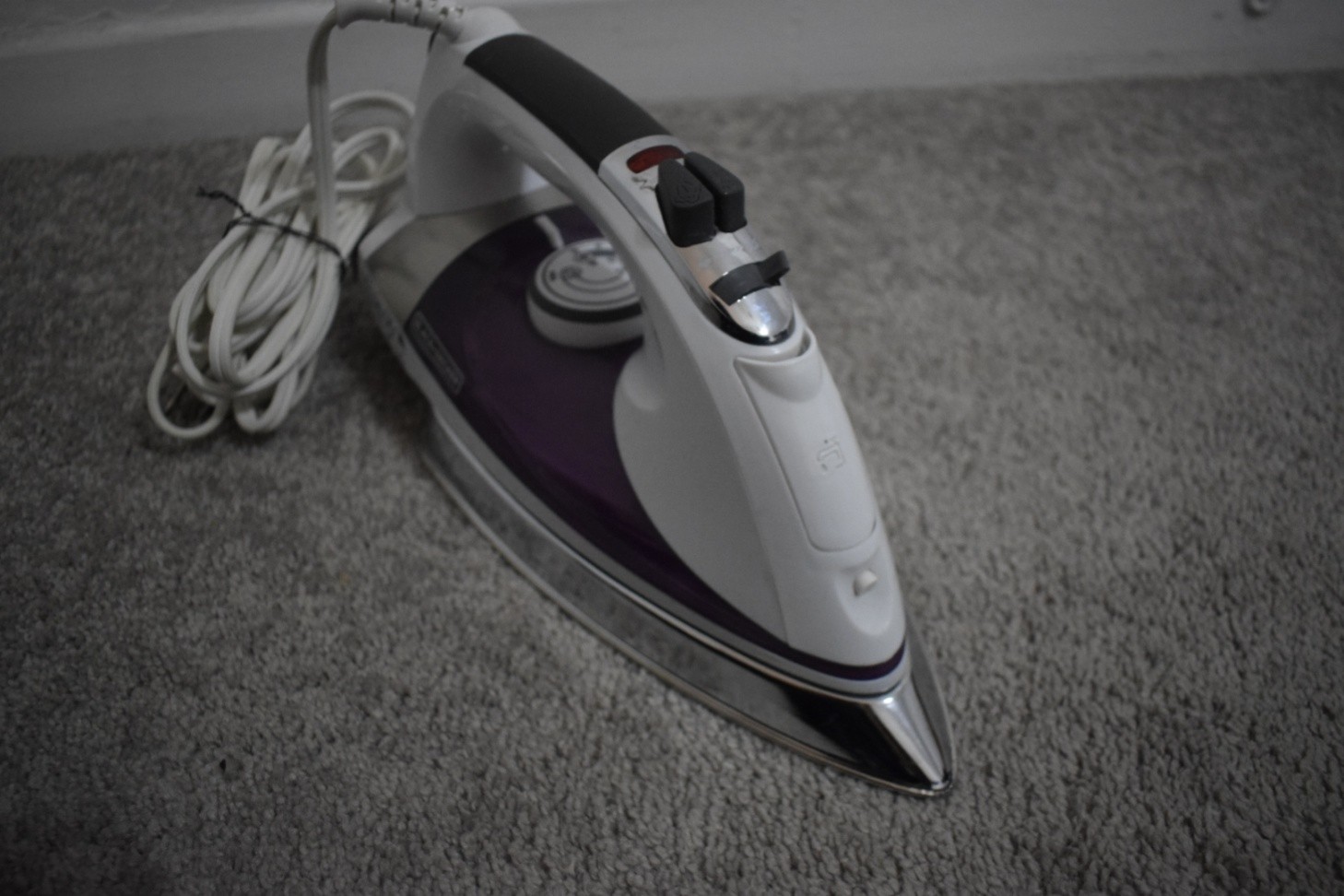 Black+Decker IR1350S Steam Iron_Purple - photo 4