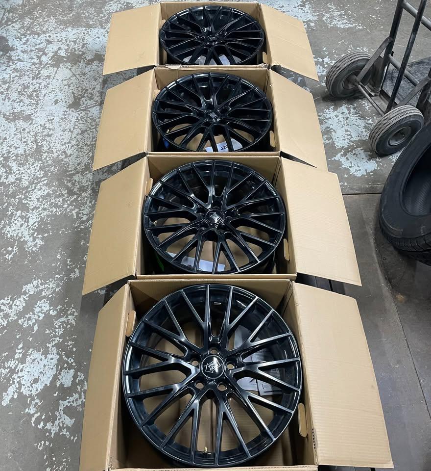 WHEELS CAME OFF OF A RANGE ROVER