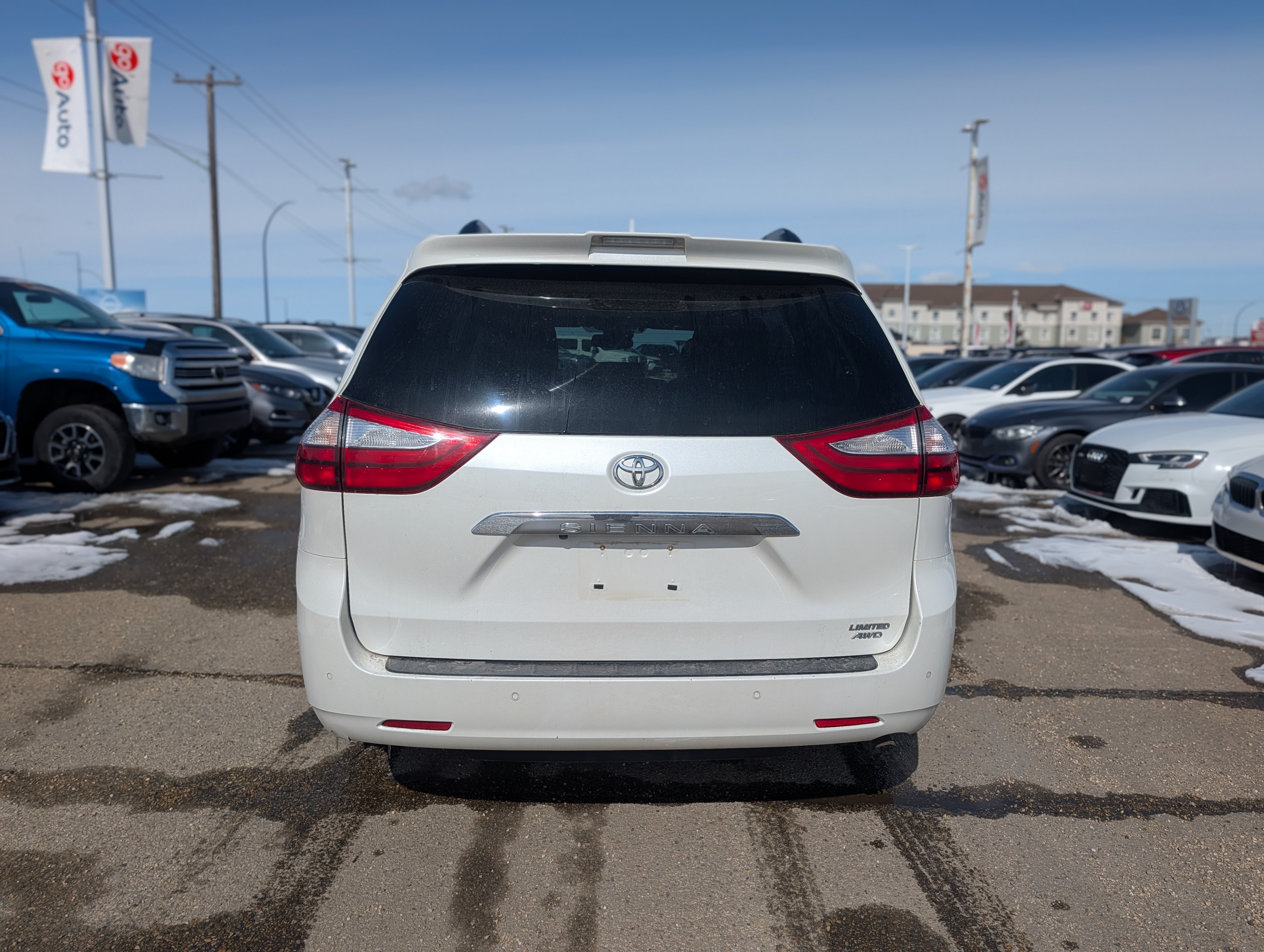 2018 Toyota Sienna XLE AWD - photo 4