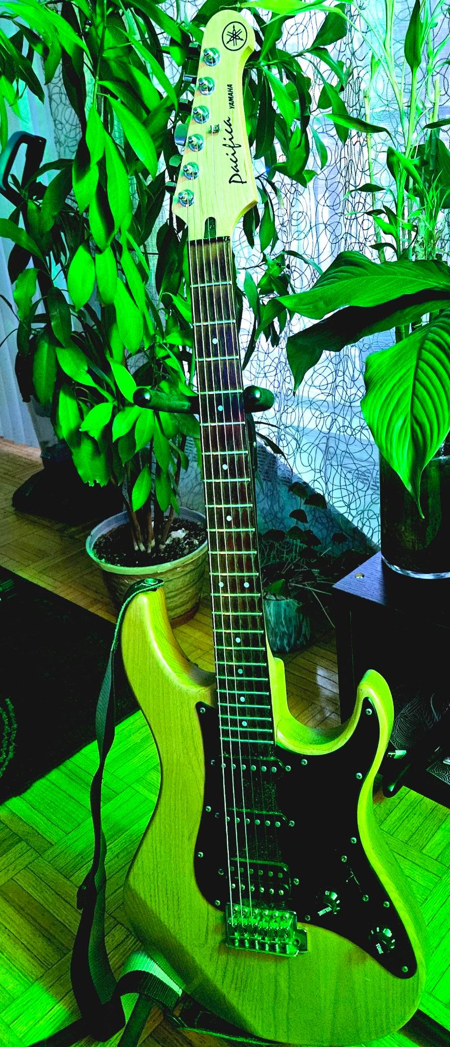 Yamaha Pacific Electric Guitar-Excellent condition