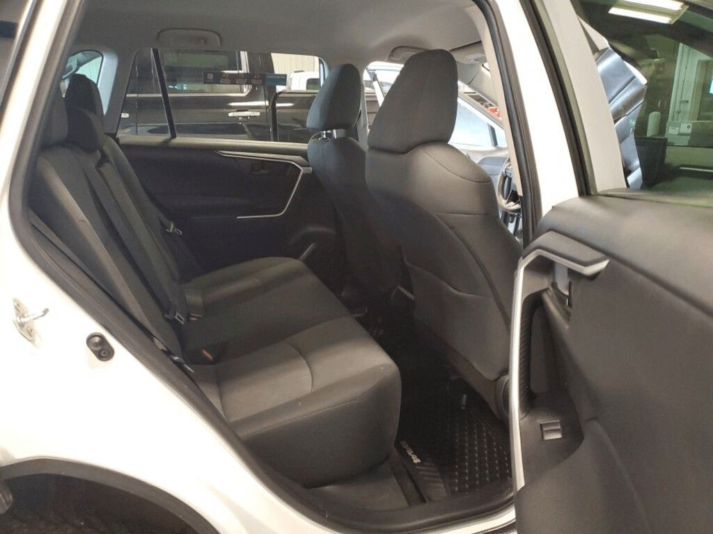 2021 Toyota RAV4 LE AWD - photo 3