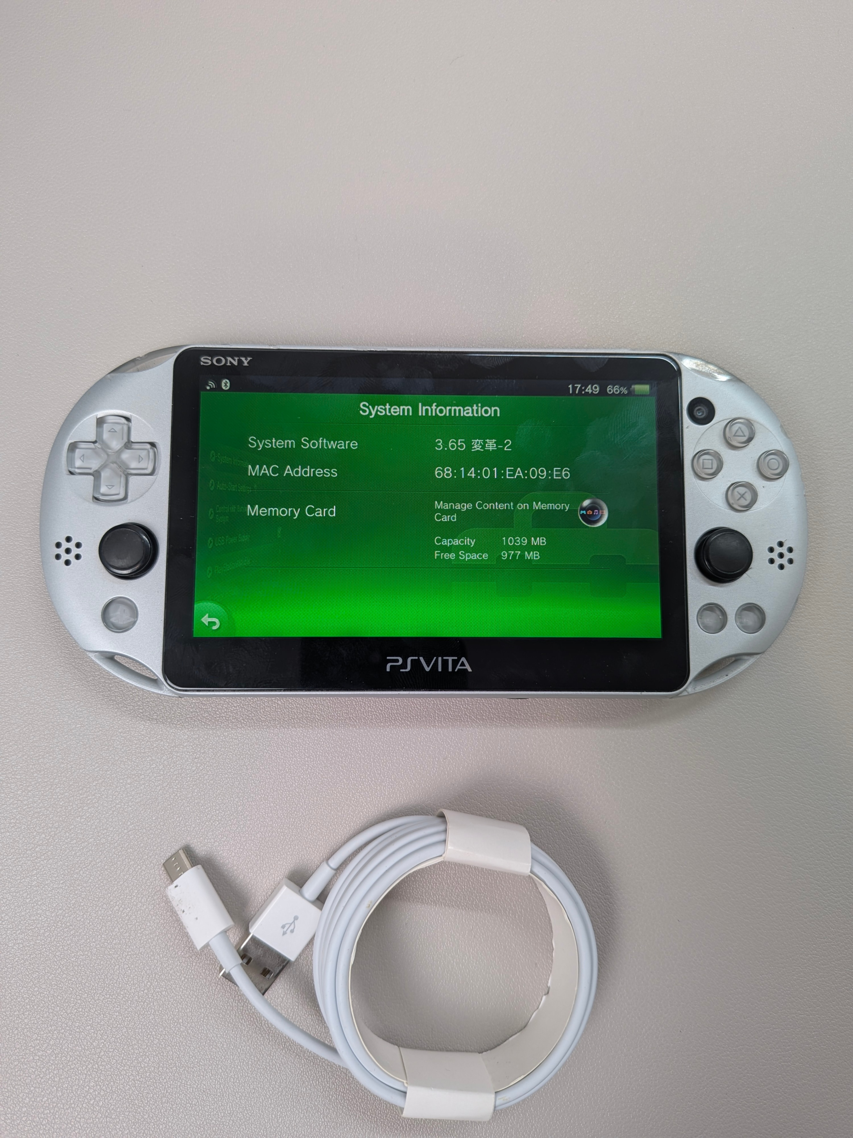 PSVita2000 LCD screen modded