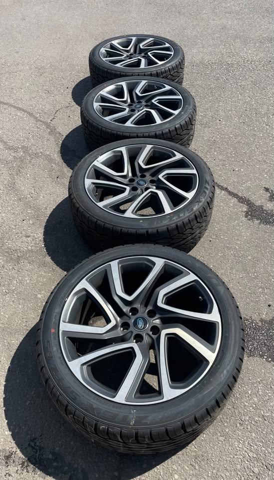 22 inch Wheel and Tire Package RANGE ROVER