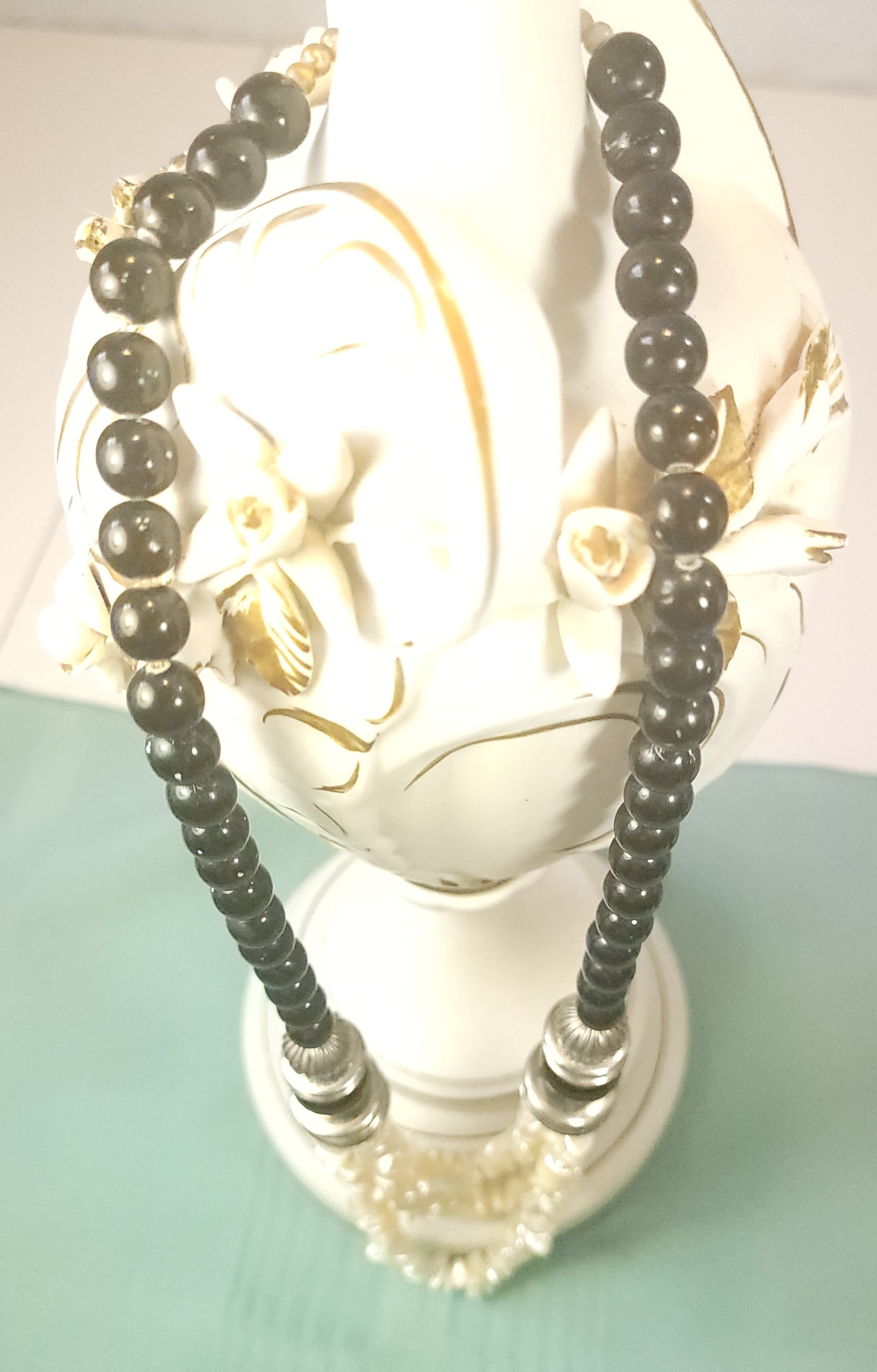 28" Triple Strand Mother of Pearl Shell & Faceted Black Glass - photo 2
