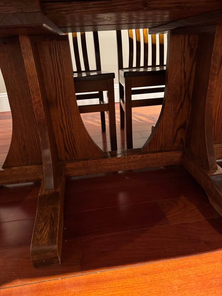 EXTREMELY SOLID, OAK DINING SET WITH 4 LEAVES & 6 CHAIRS! - photo 4