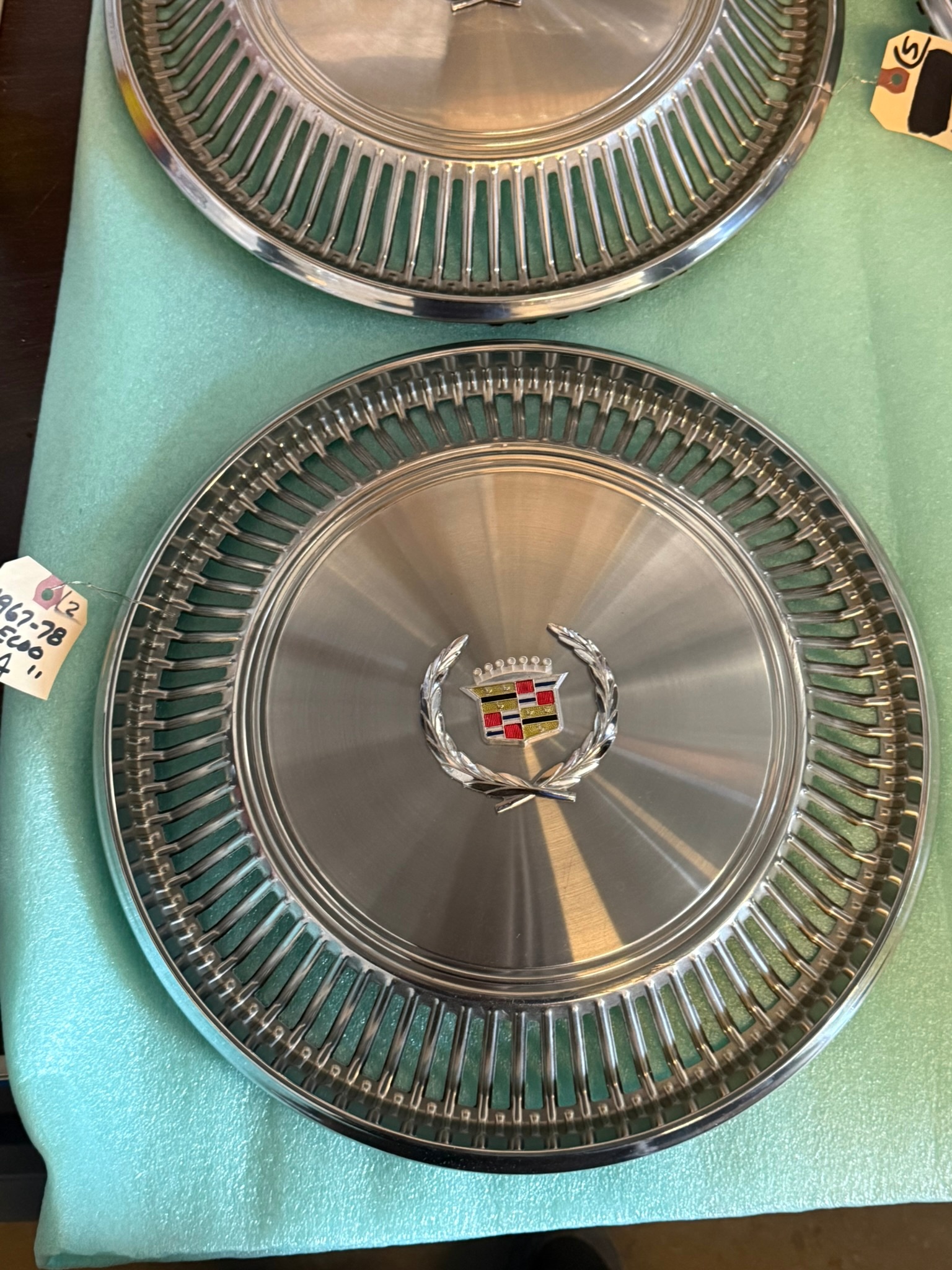 1969 Cadillac Eldorado Hubcaps (5) - photo 3
