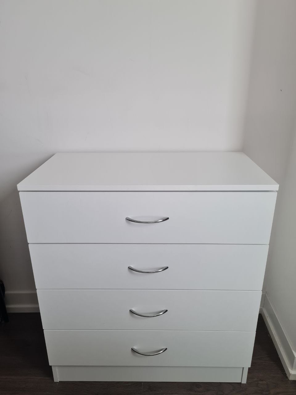 ️ Modern 4-Drawer Dresser, Clean & Compact Storage (Like New) - photo 2