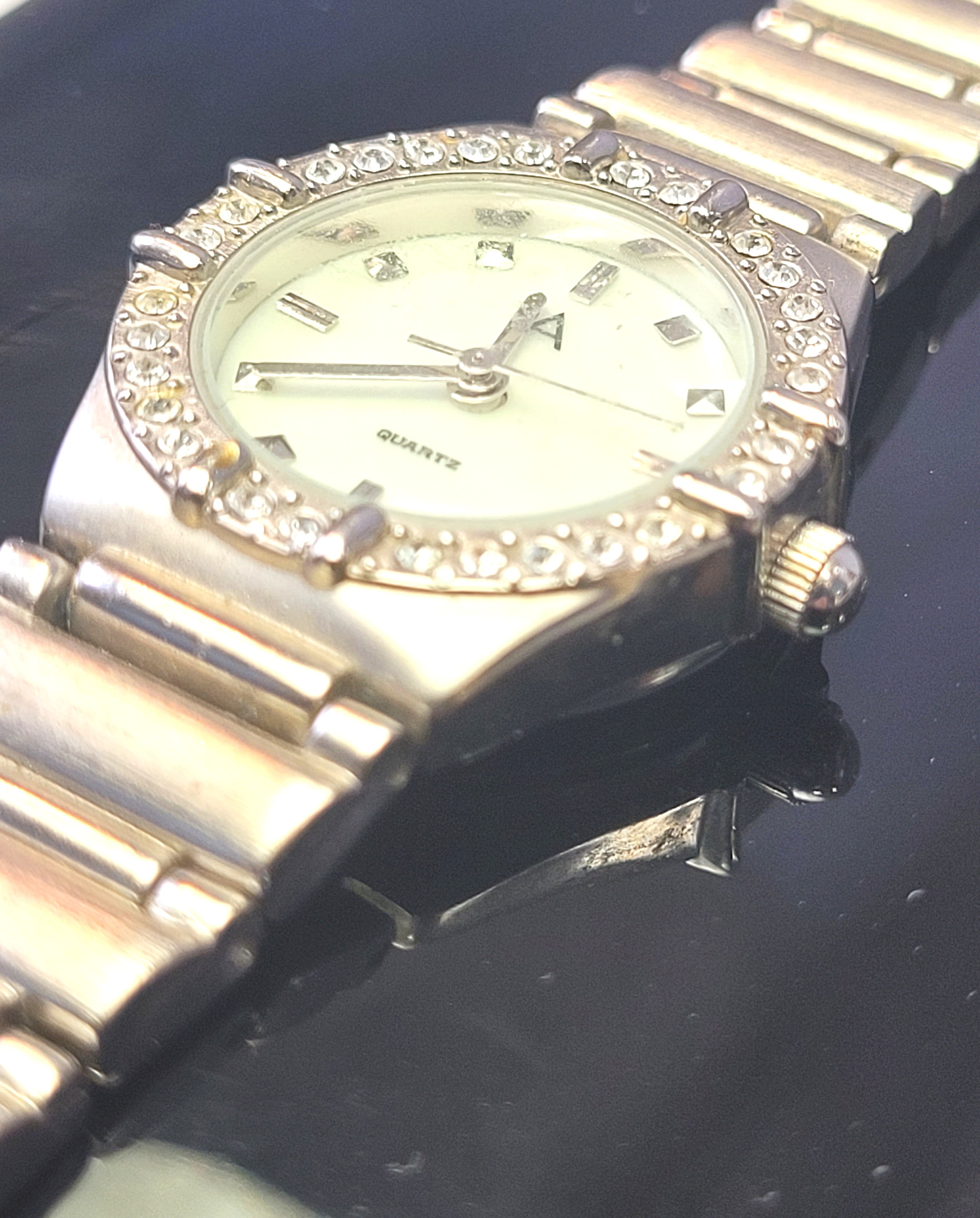Advance Ladies Watch Circa 1995 Crystal Bezel 8" Total Length