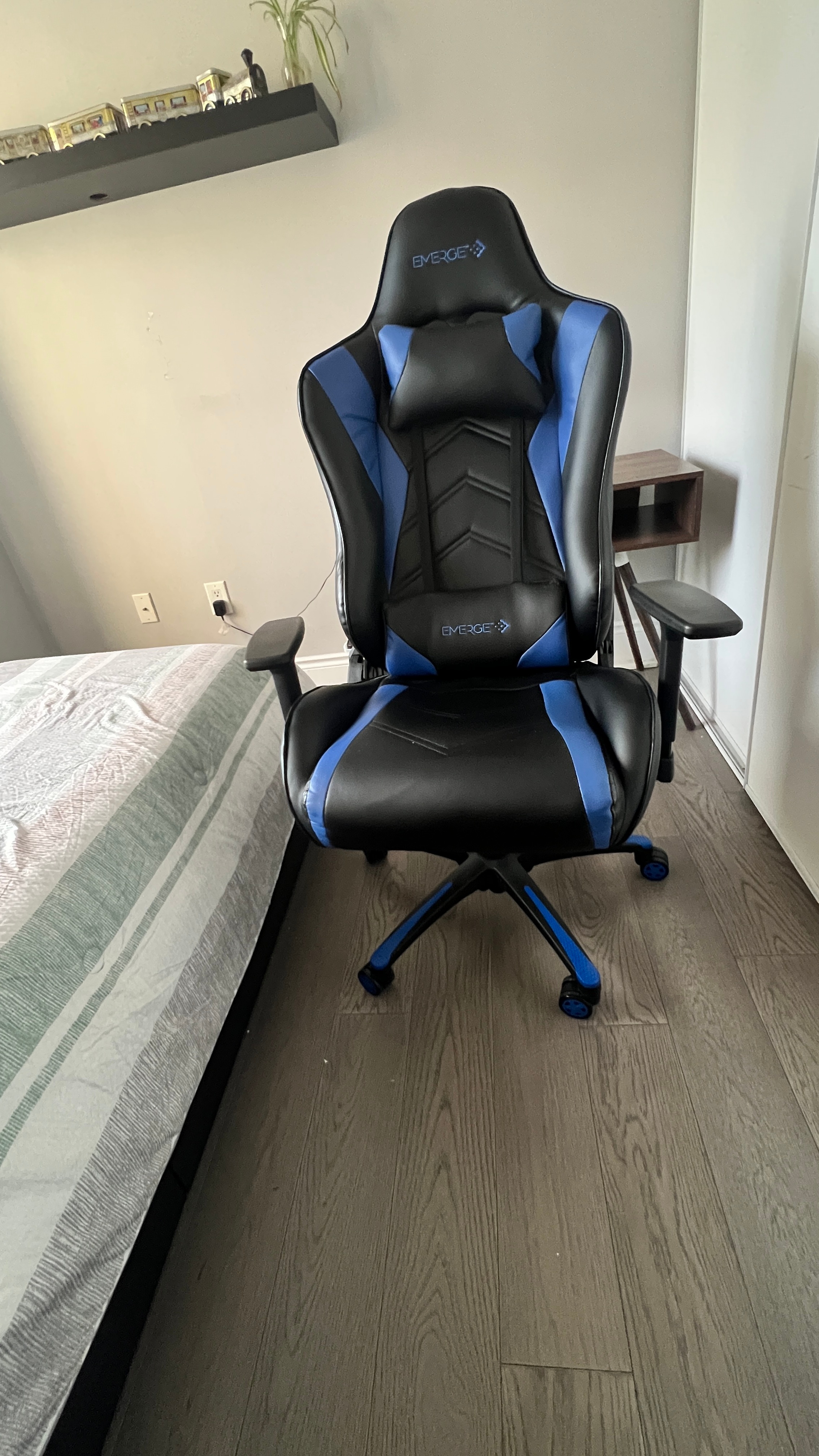 STAPLES Emerge Vartan Gaming Chair - Black/Blue - photo 3