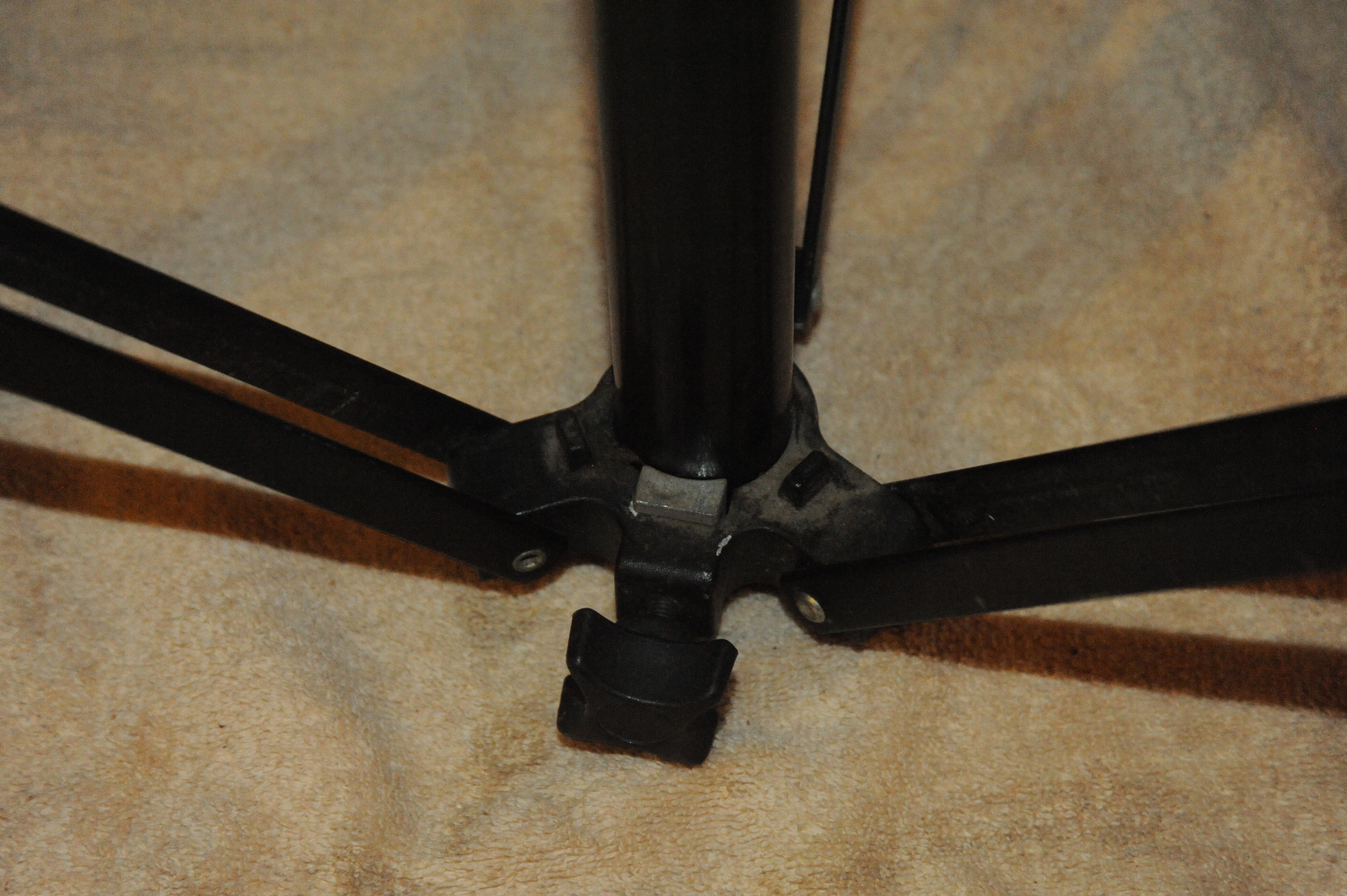 Calumet by Lino Manfrotto 004B Tripod - photo 5