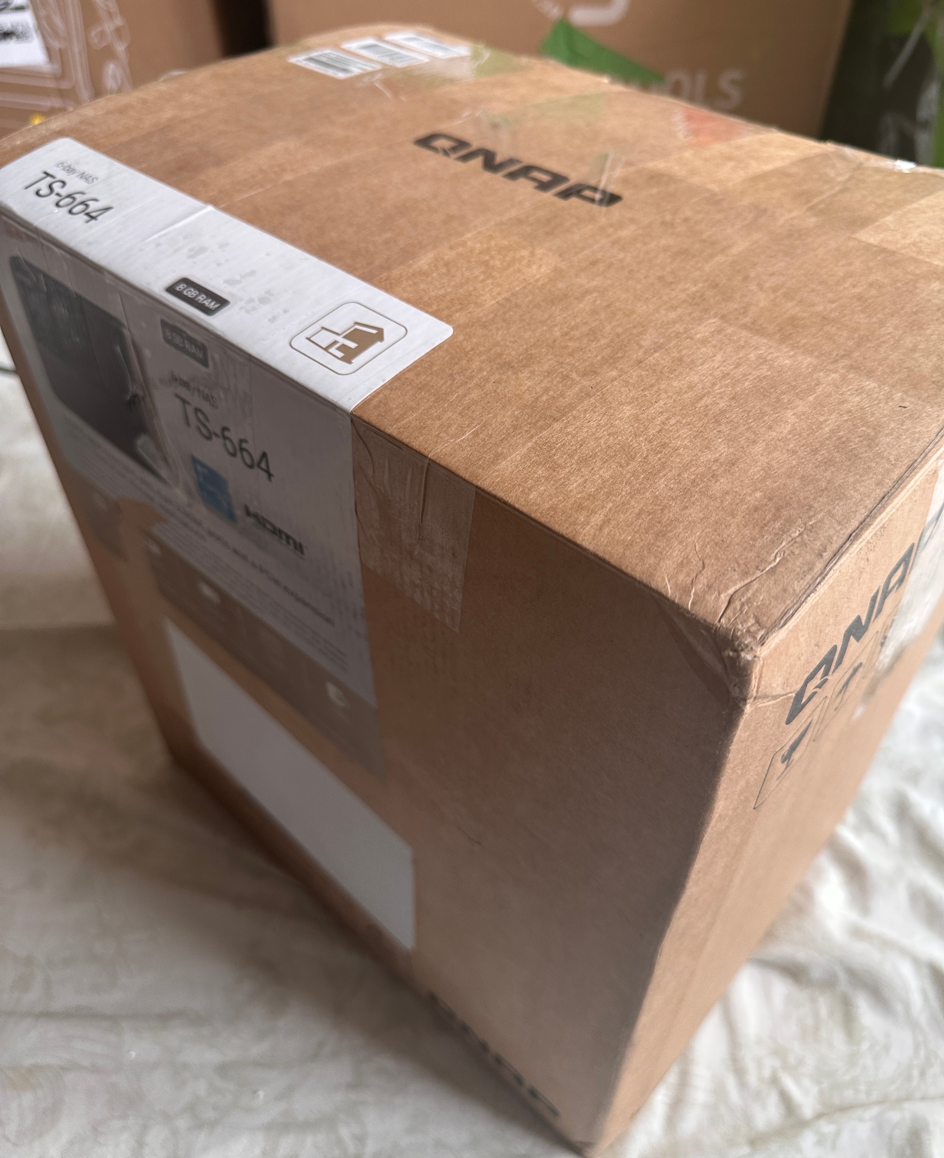 QNAP TS-664 6 Bay 8GB 2.9GHz - photo 2