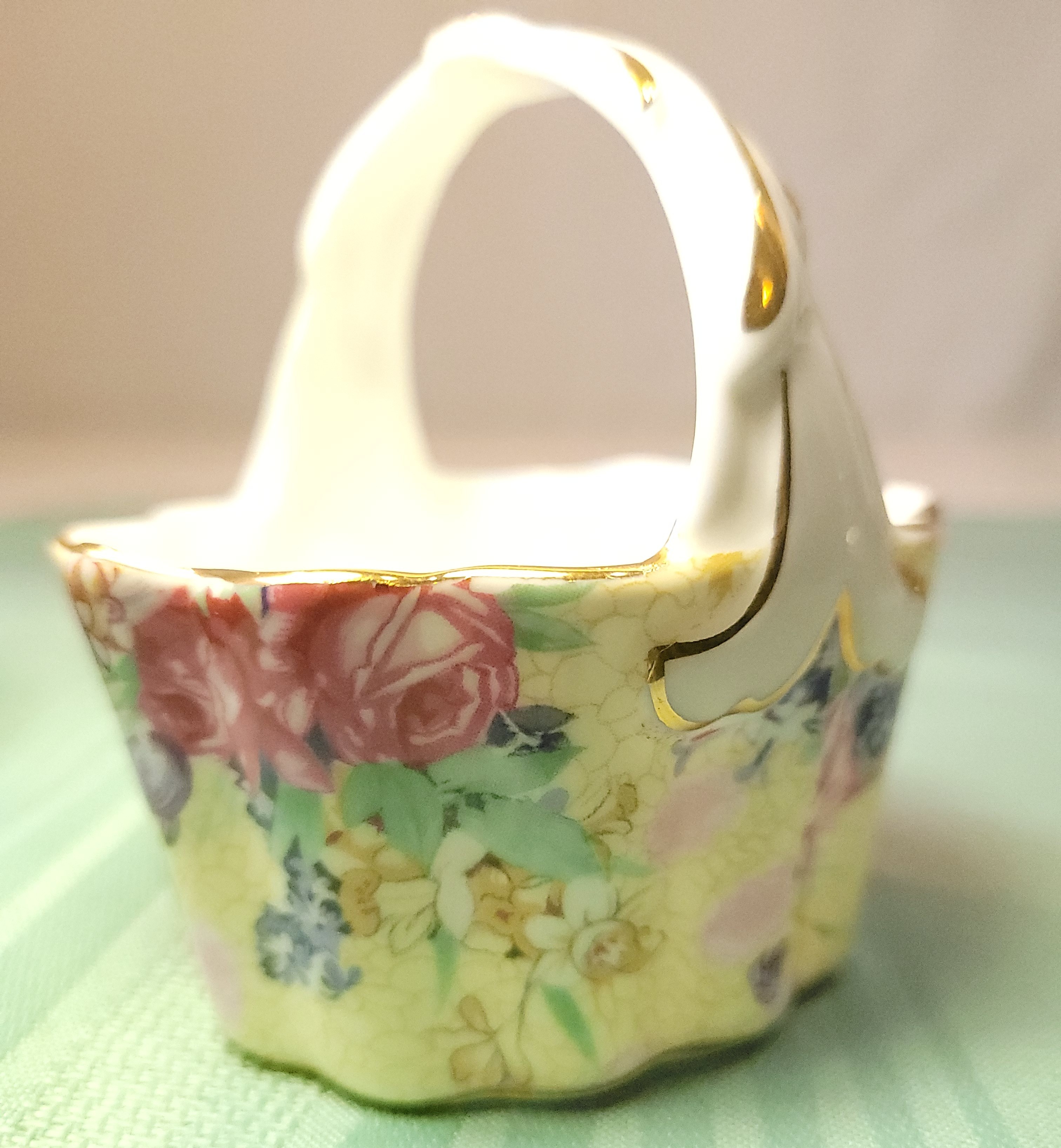 1950s Chintz Floral Basket Gold Gilt Bow Handle Rose 3" Scallope