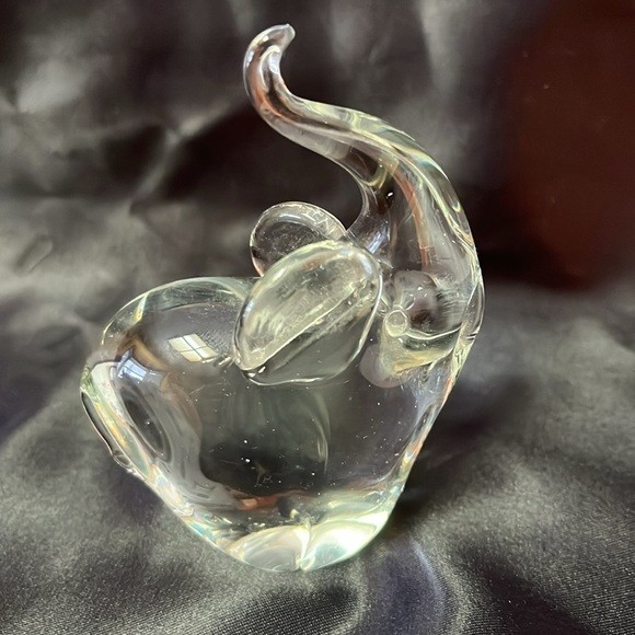 Elegant Glass Elephant Figurine - photo 3