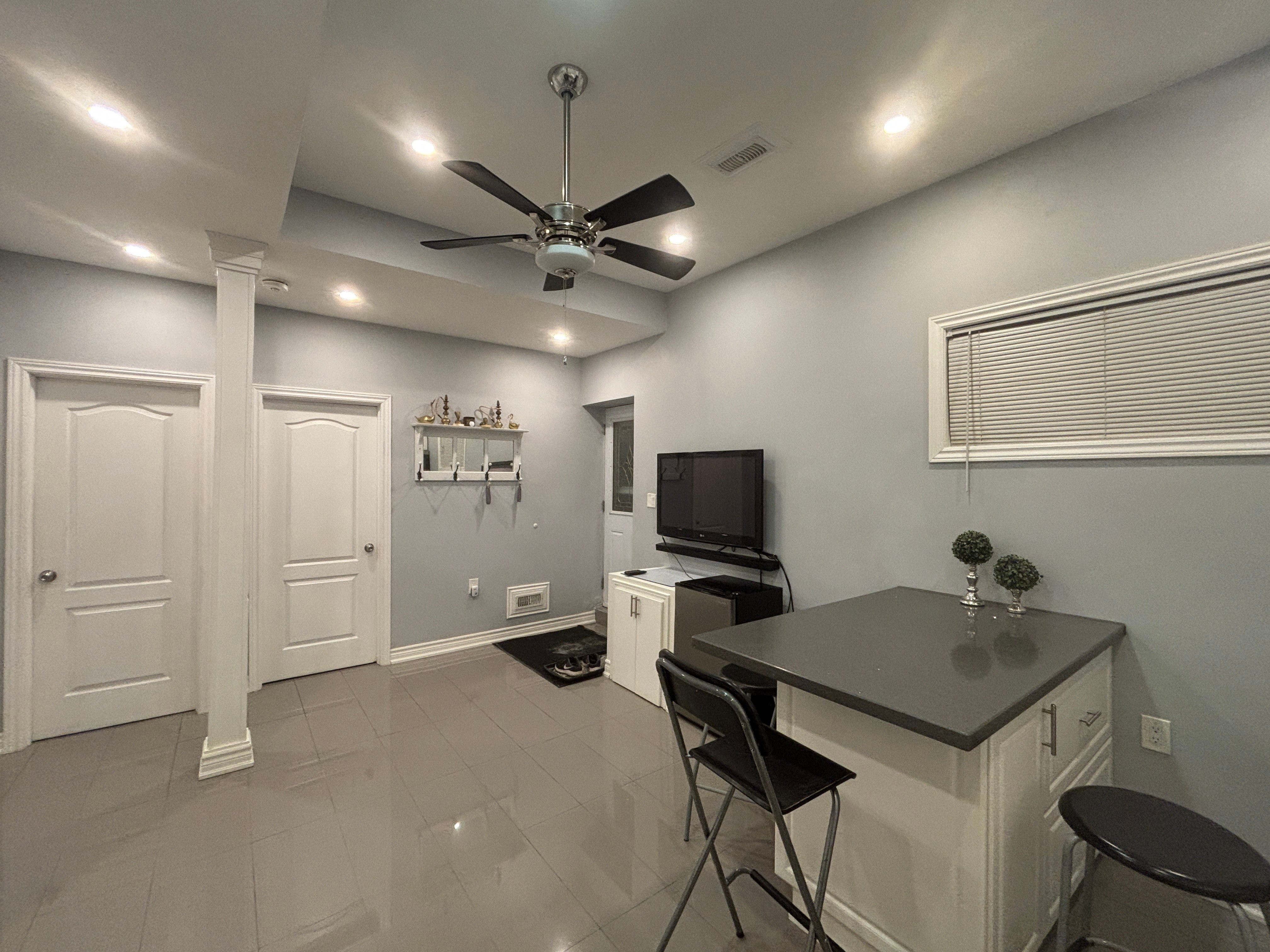Legal 2 bedroom Basement for rent - photo 5