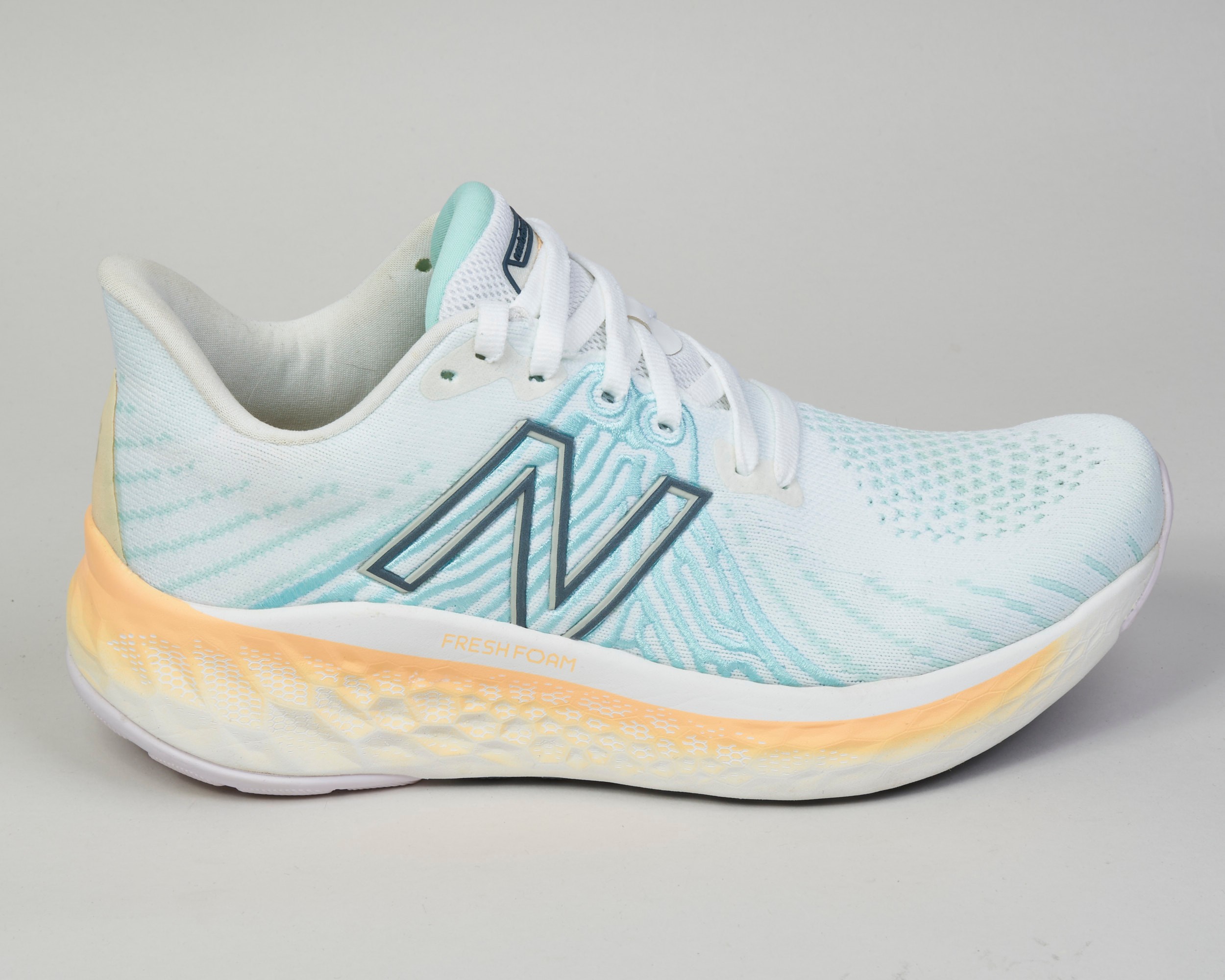 New Balance Women's Shoes Fresh Foam X Vongo v5  White Running