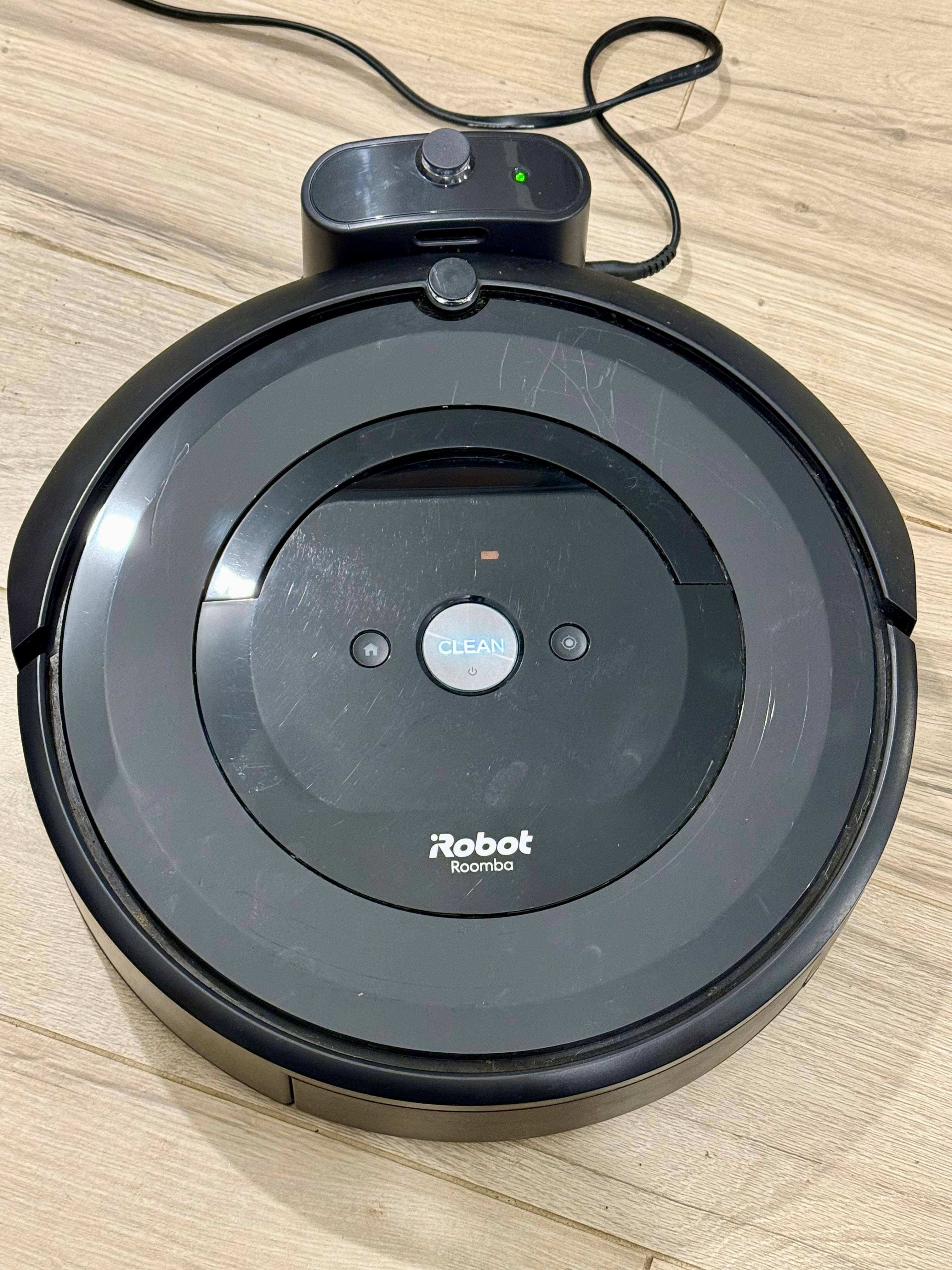 iRobot Roomba e5 - Your Floor Won't Clean Itself. Roomba e5