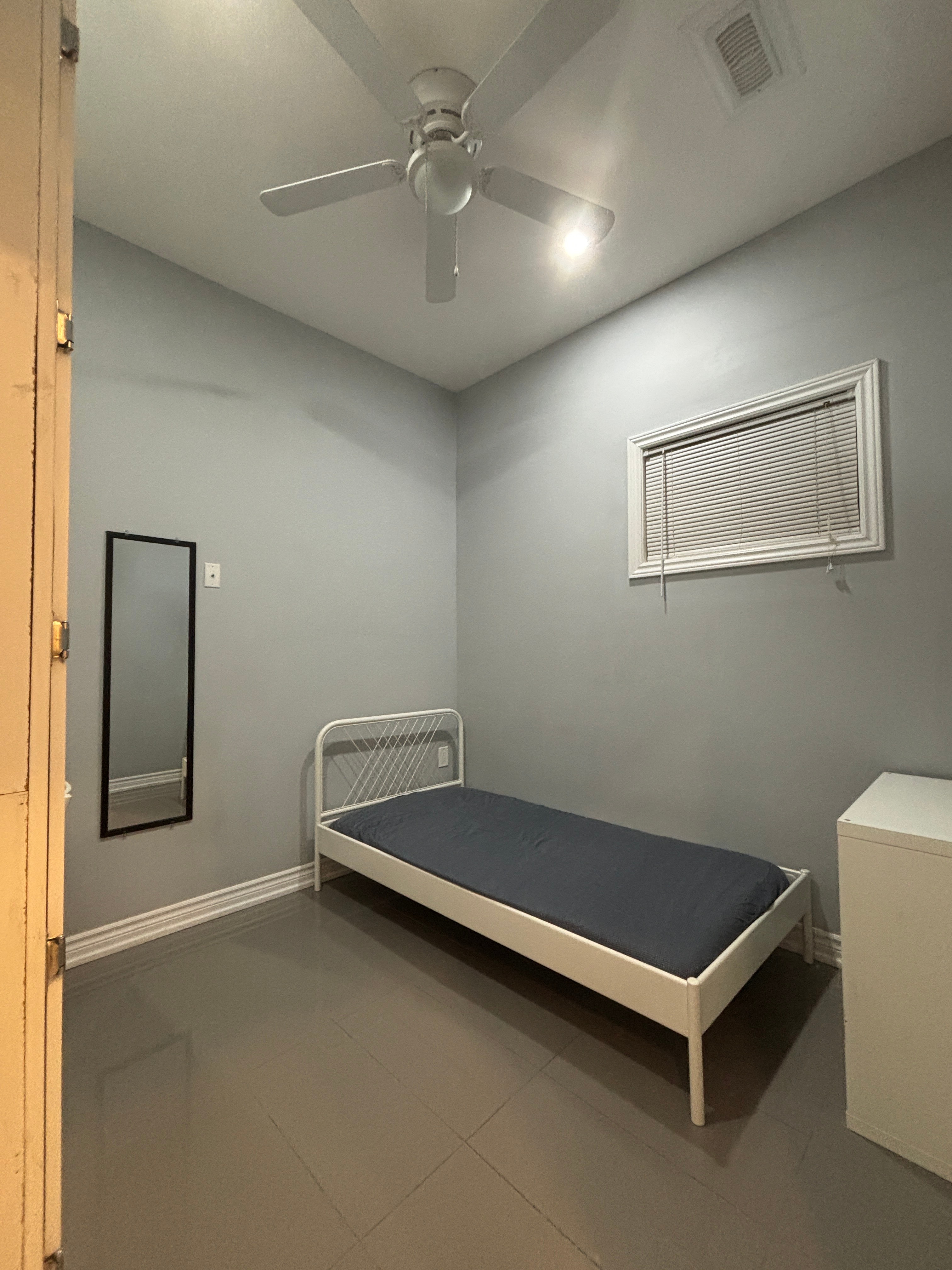 Legal 2 bedroom Basement for rent - photo 3