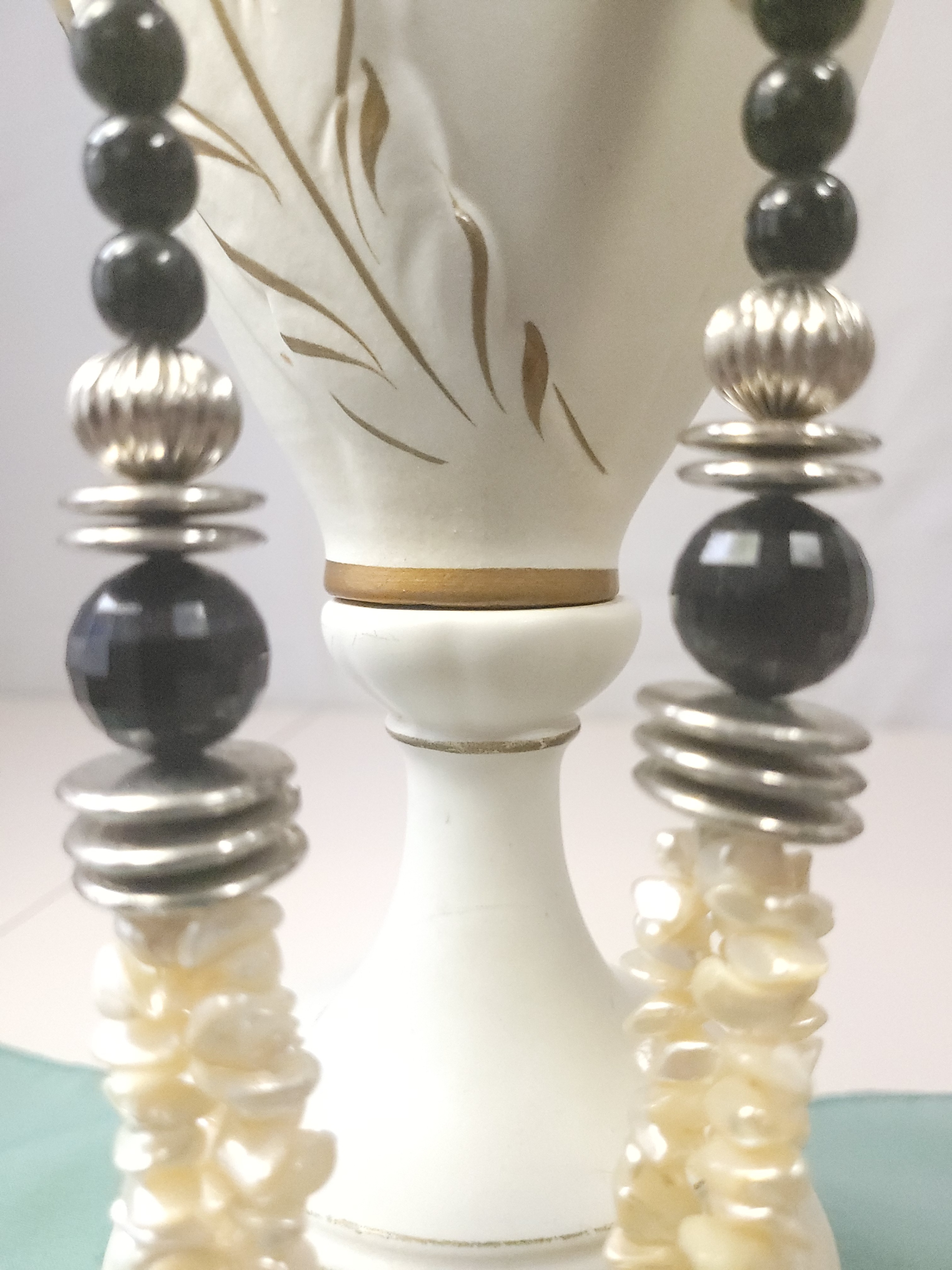 28" Triple Strand Mother of Pearl Shell & Faceted Black Glass - photo 4