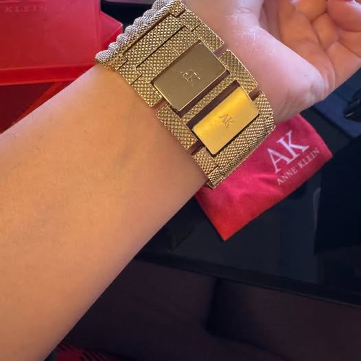 MUST GO - Women's Anne Klein Mesh Strap Diamond Watch - photo 5