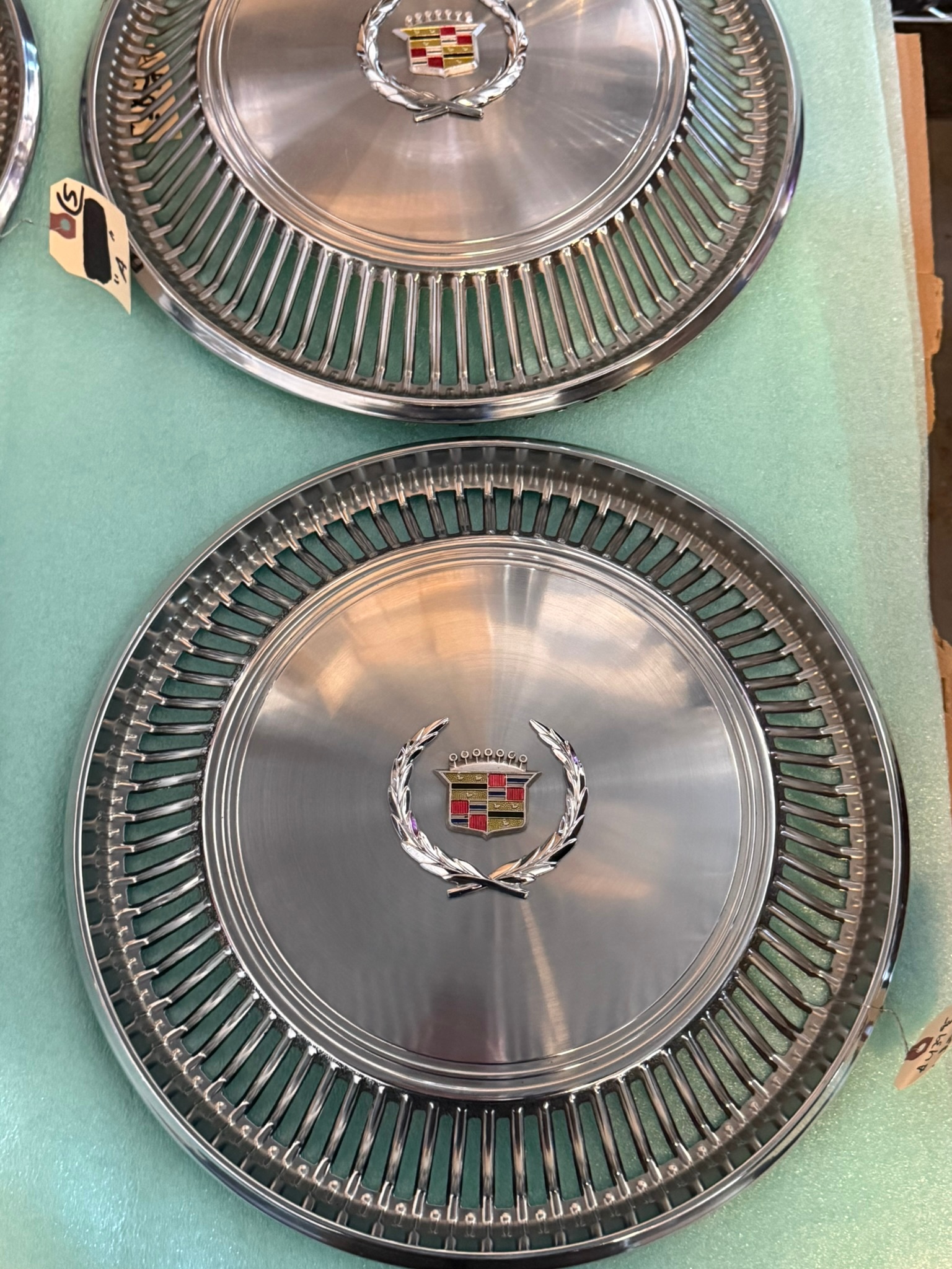 1969 Cadillac Eldorado Hubcaps (5) - photo 4