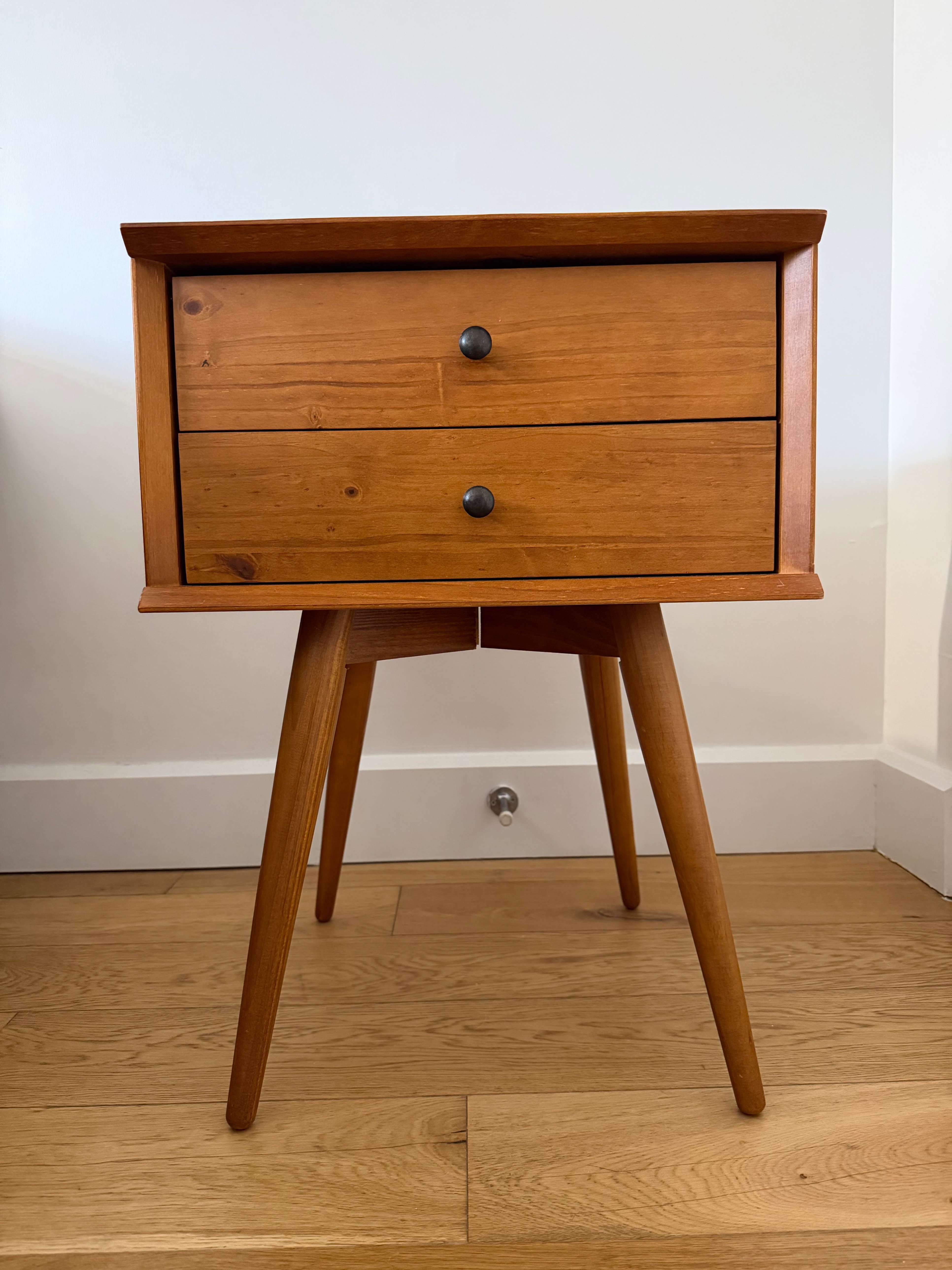 Mid-Century Modern Nightstand (2 Drawers) – George Oliver