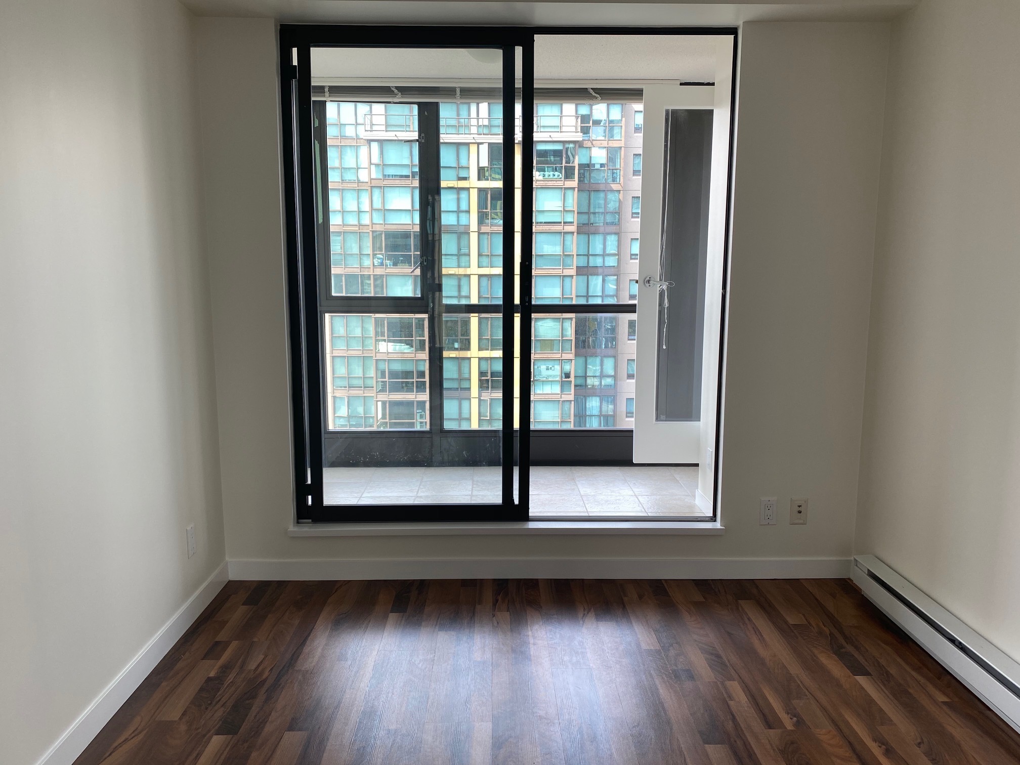 1 Bed + 1 Bath Apartment with View - Central downtown - photo 4