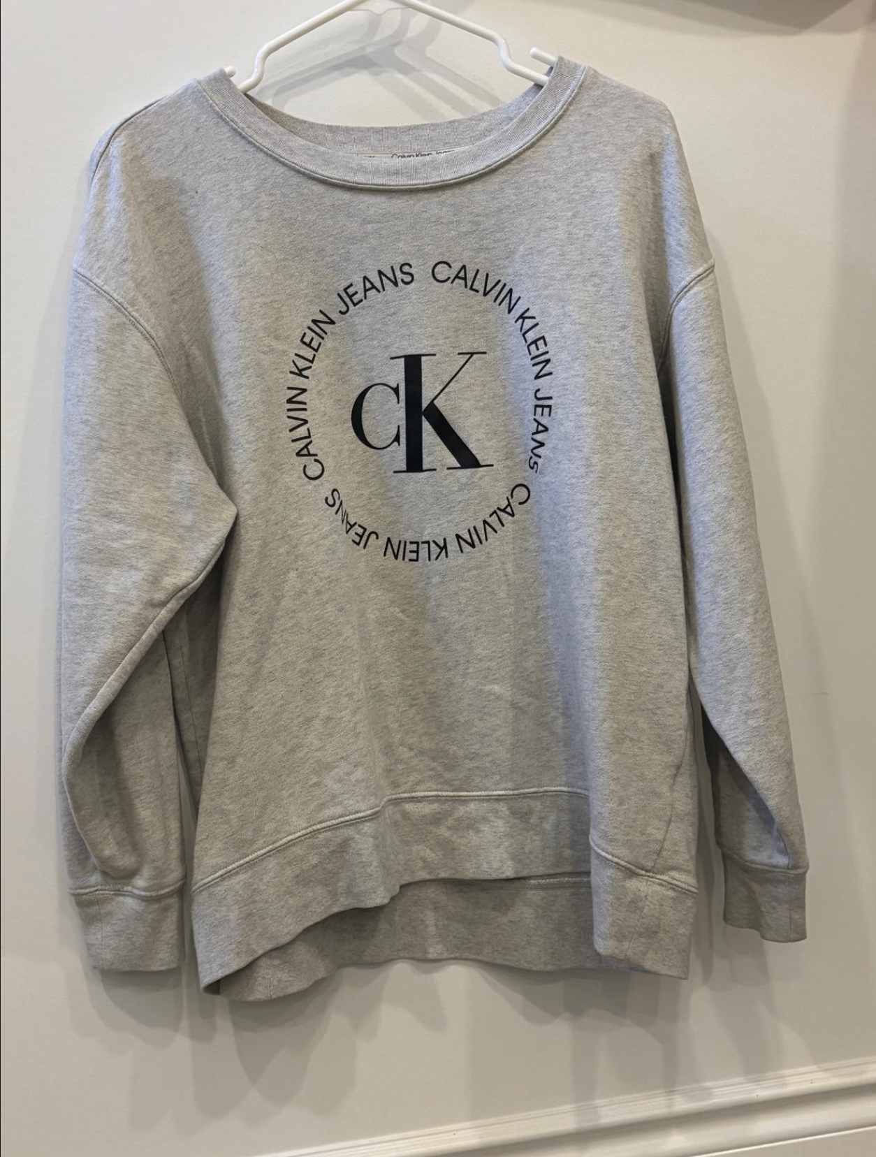 White Calvin Klein sweatshirt 🤍👕