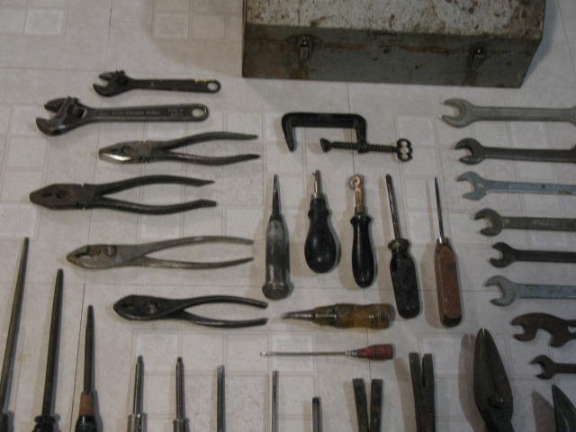 44 Piece Vintage Hand Tools, plus Metal Toolbox - photo 4