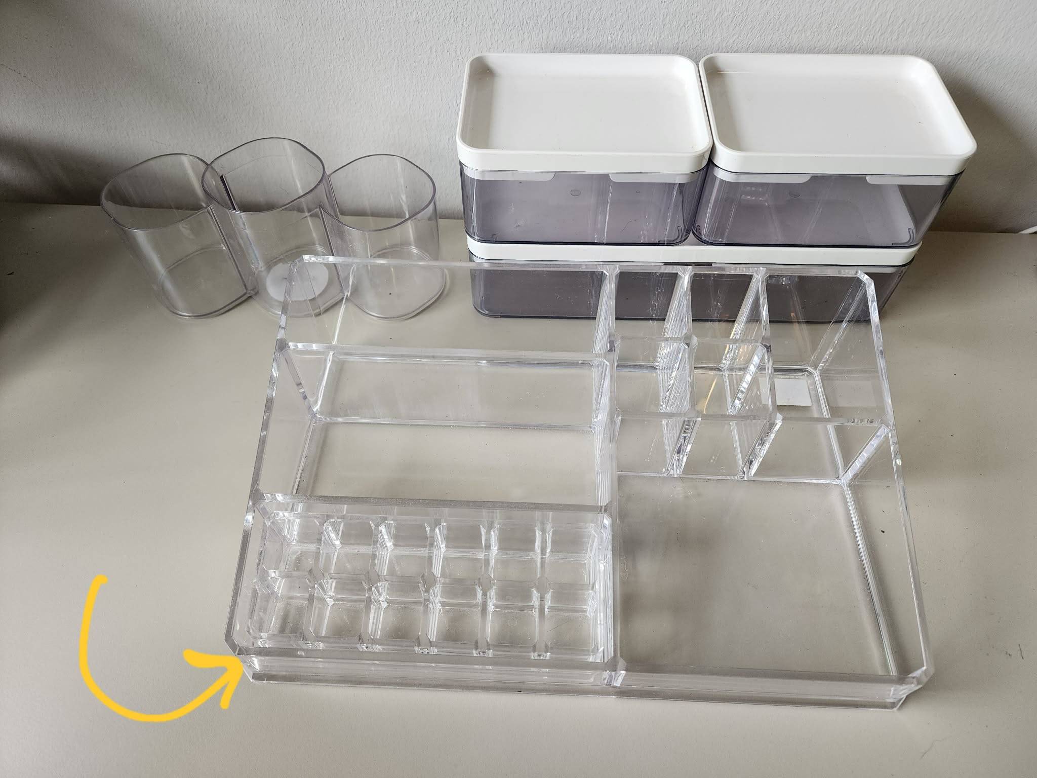 6 Assorted Clear Plastic Organizers & Containers - photo 2