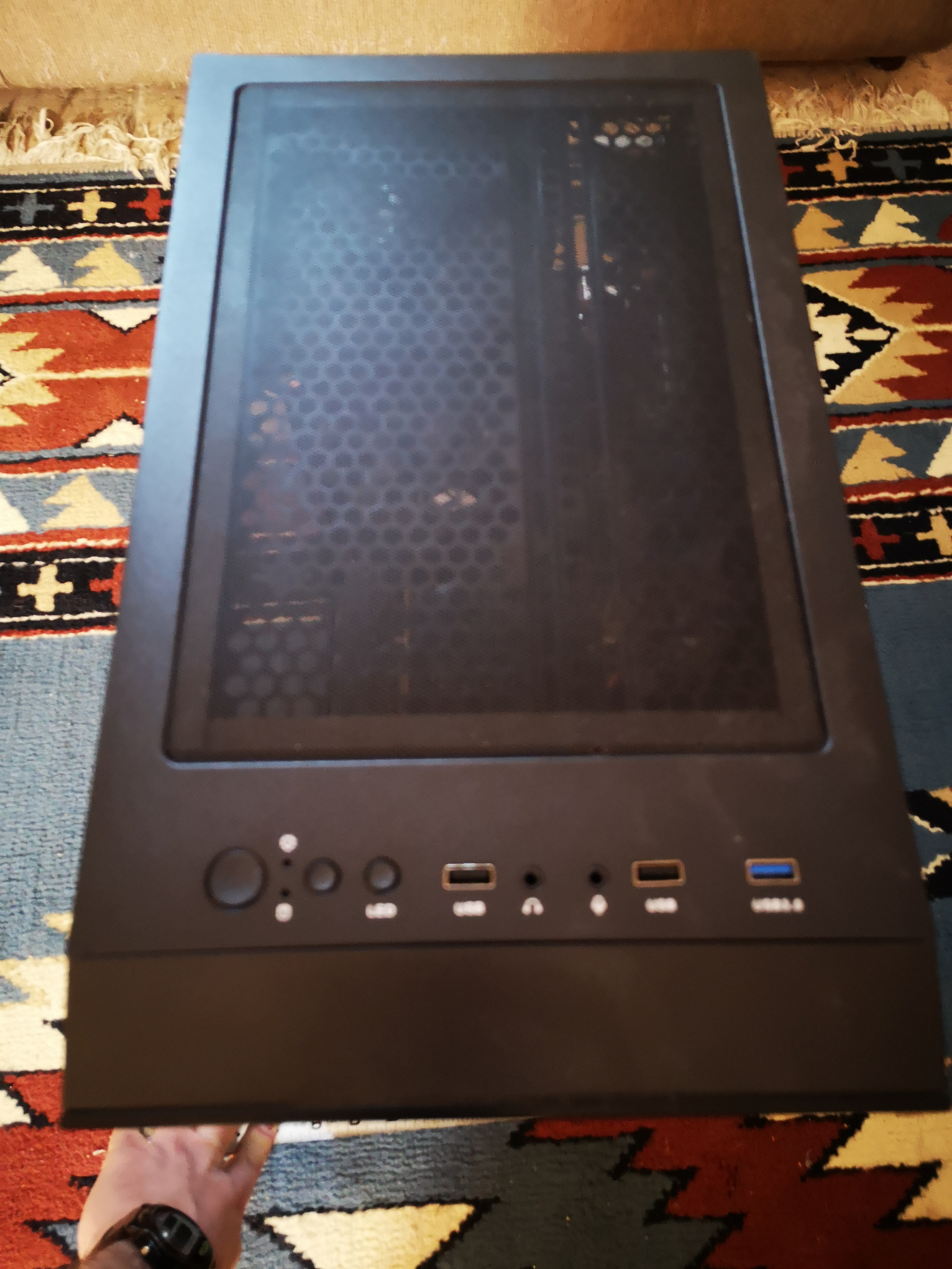 An old computer in a nice case. - photo 2