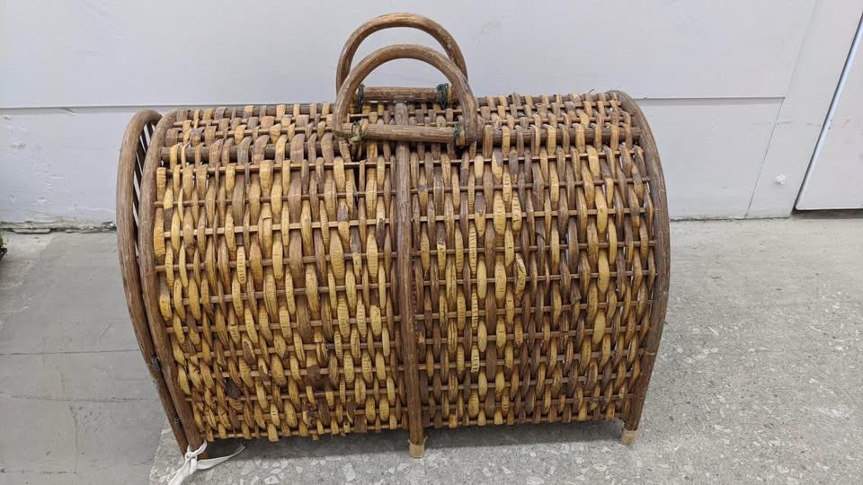 Beautiful Vintage Wicker Pet Carrier (Dog or Cat) - photo 2
