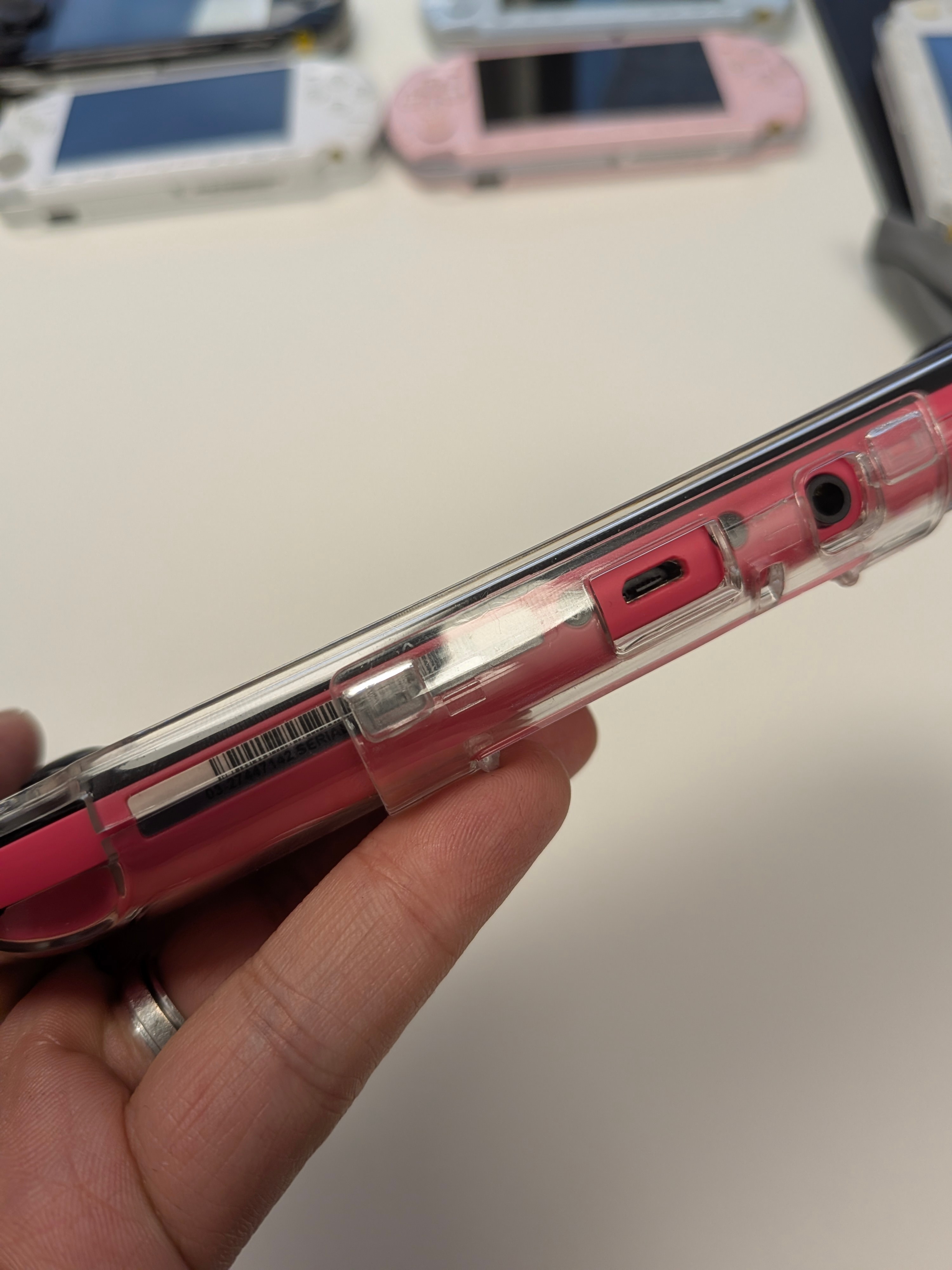 PSVita2000 LCD screen modded - photo 3