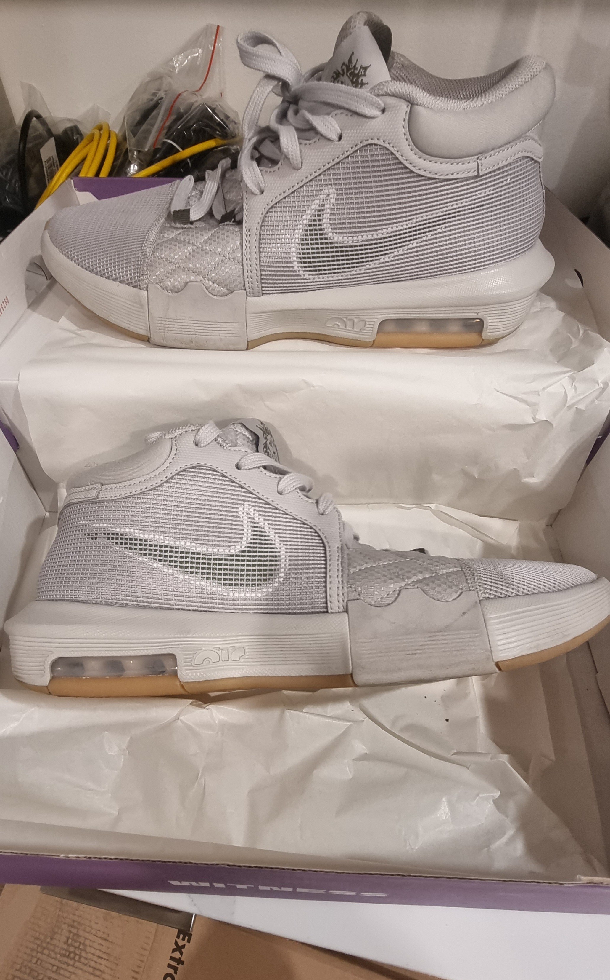 Lebron Witness 8 Size 10 - photo 3