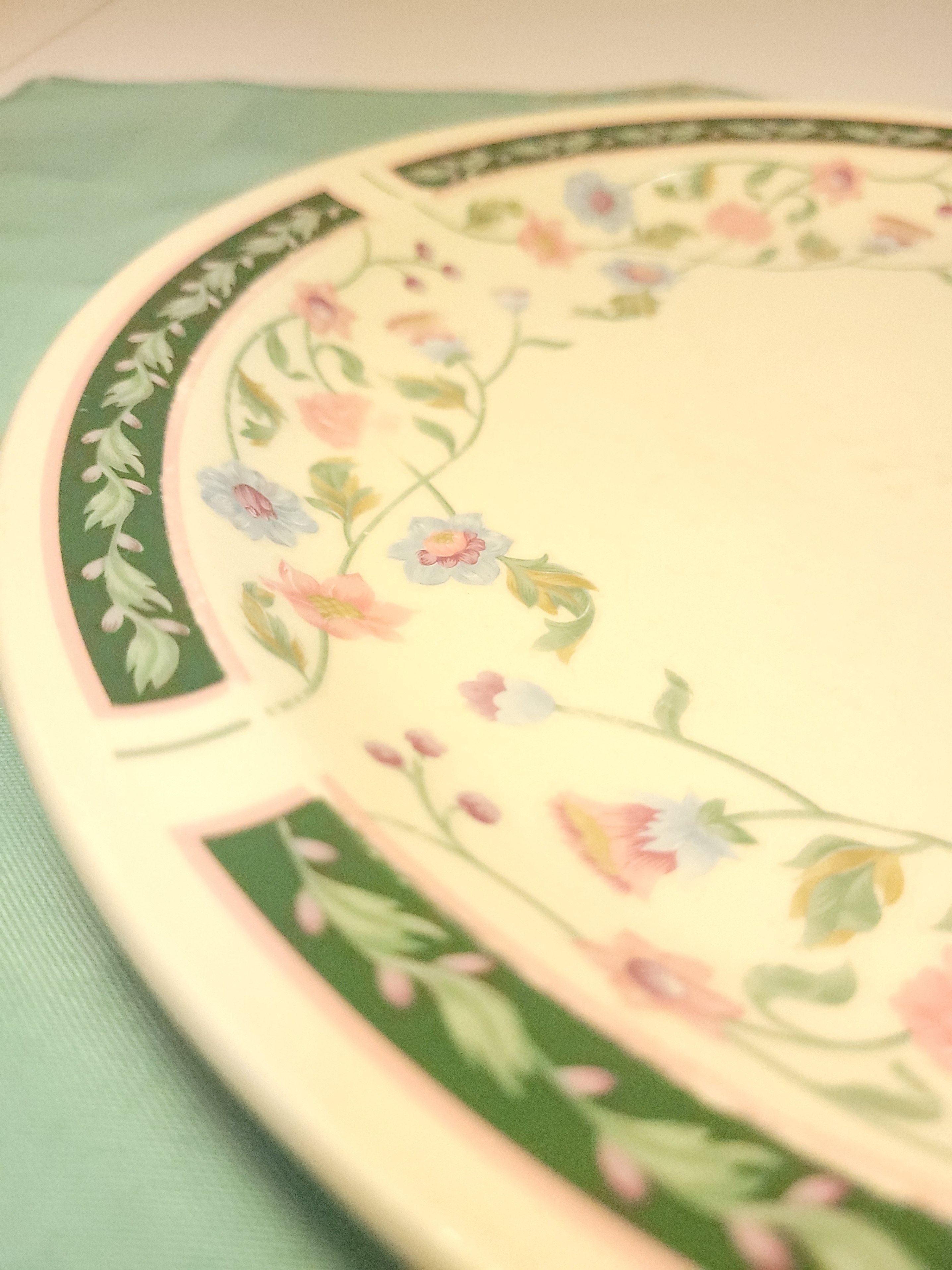 Sunflower China 10.5" Dinner Plate with Gold Stand, Circa 1995 - photo 3