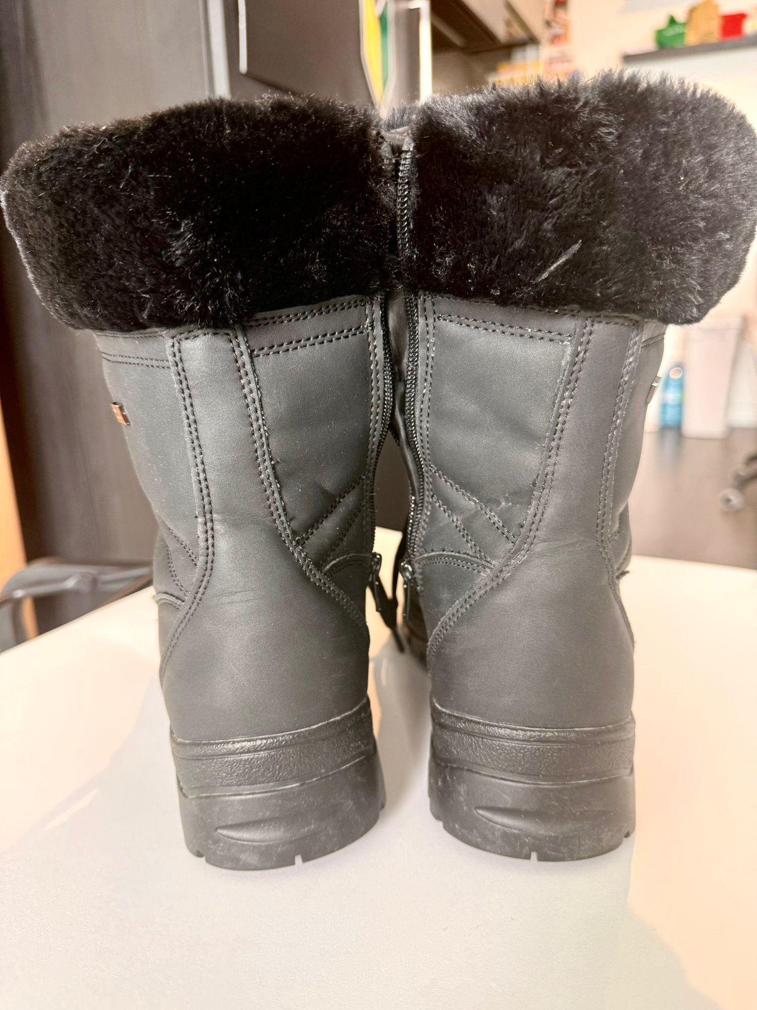 Banff Trail Waterproof Boots - Size 8 - photo 4